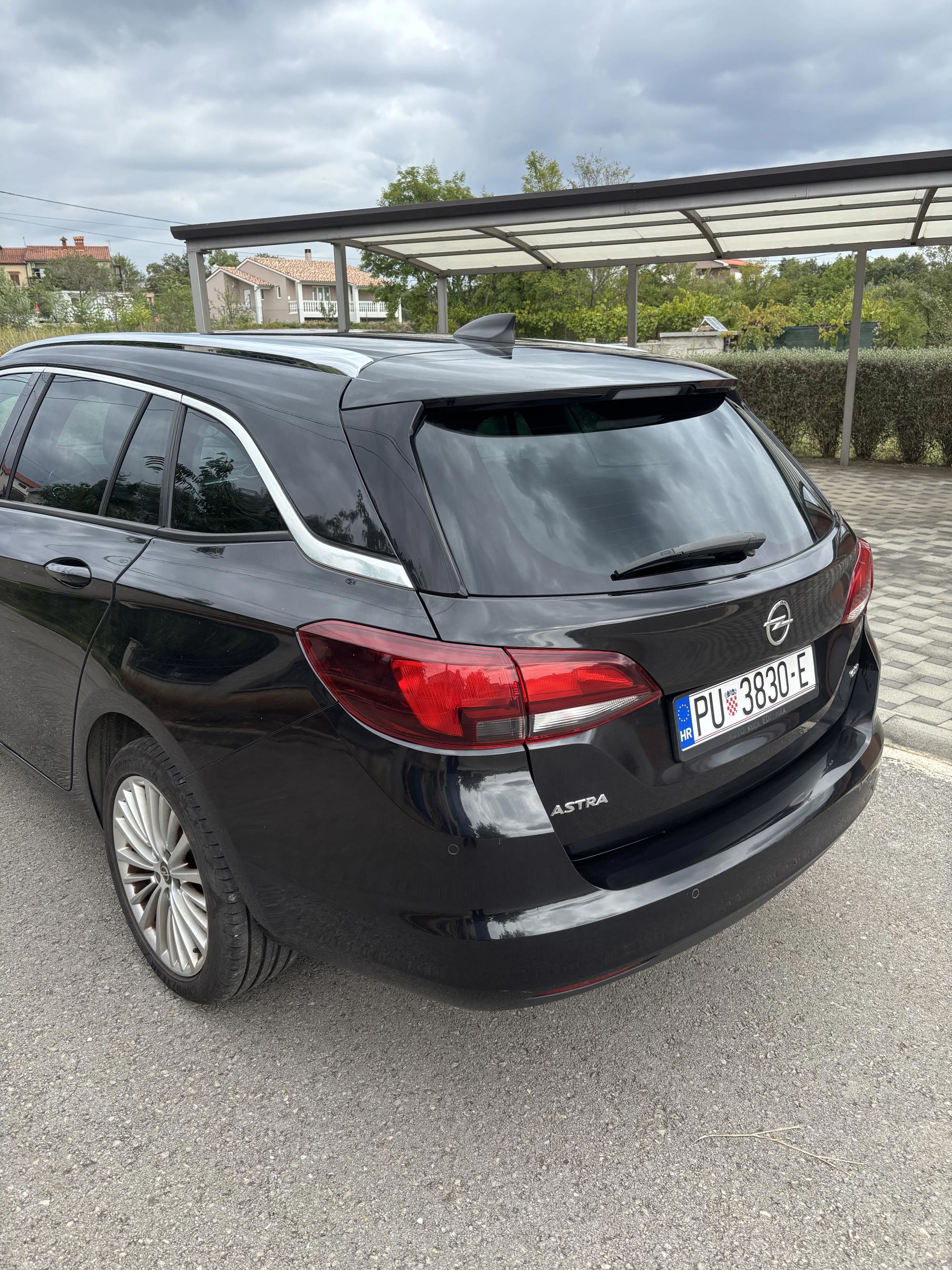 Opel Astra 1.6 CDTI Sports Tourer, fotografija 2