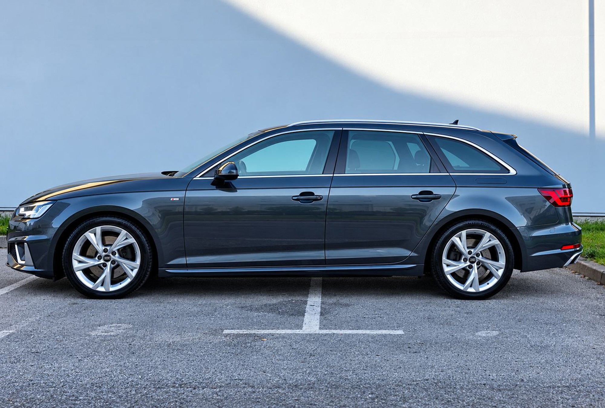 AUDI A4 AVANT S LINE / 2019. /HR, fotografija 3