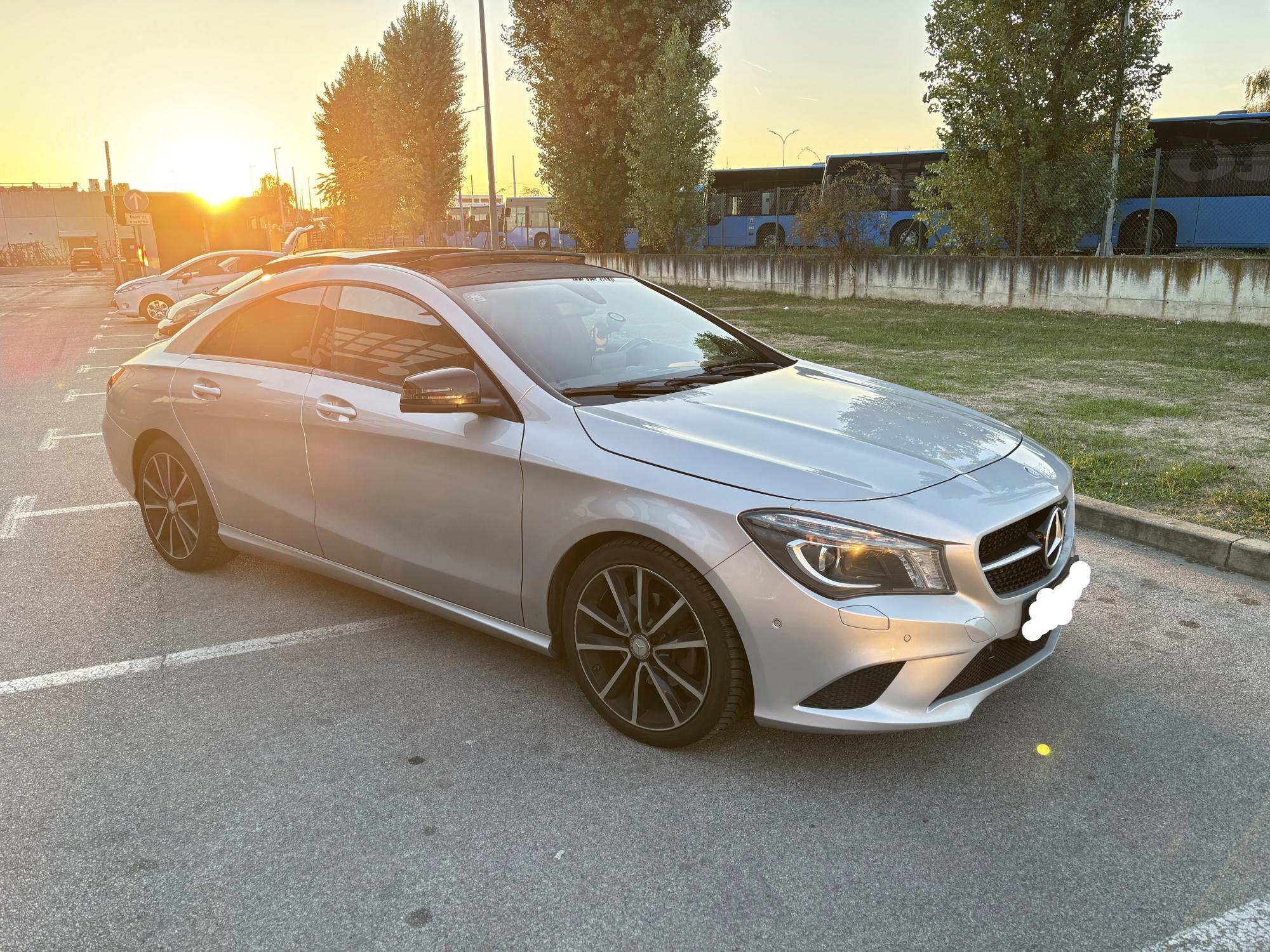 Mercedes CLA 180 benzin 90kw automatik. 2015.god., fotografija 2