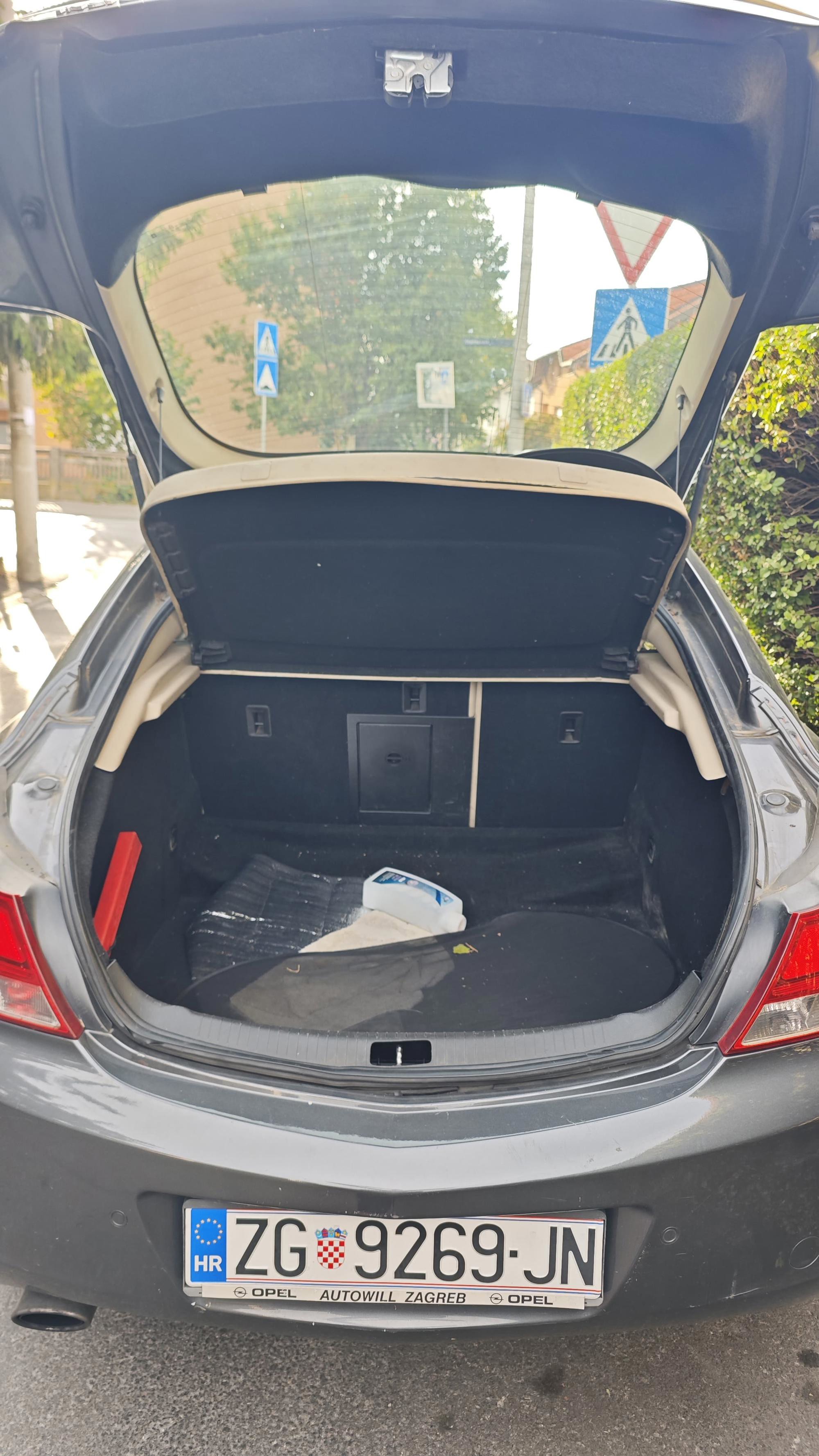 Opel Insignia 2.0 CDTI Automatik, 160 KS, 267.500 km, fotografija 4