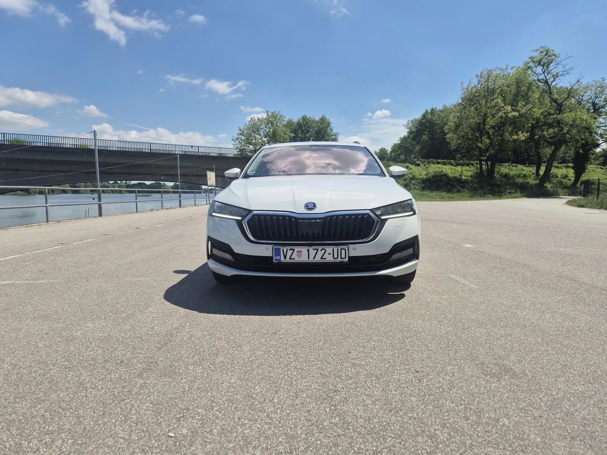 Škoda Octavia Combi 2022. god, automatik, jedan vlasnik, kao novo, fotografija 2