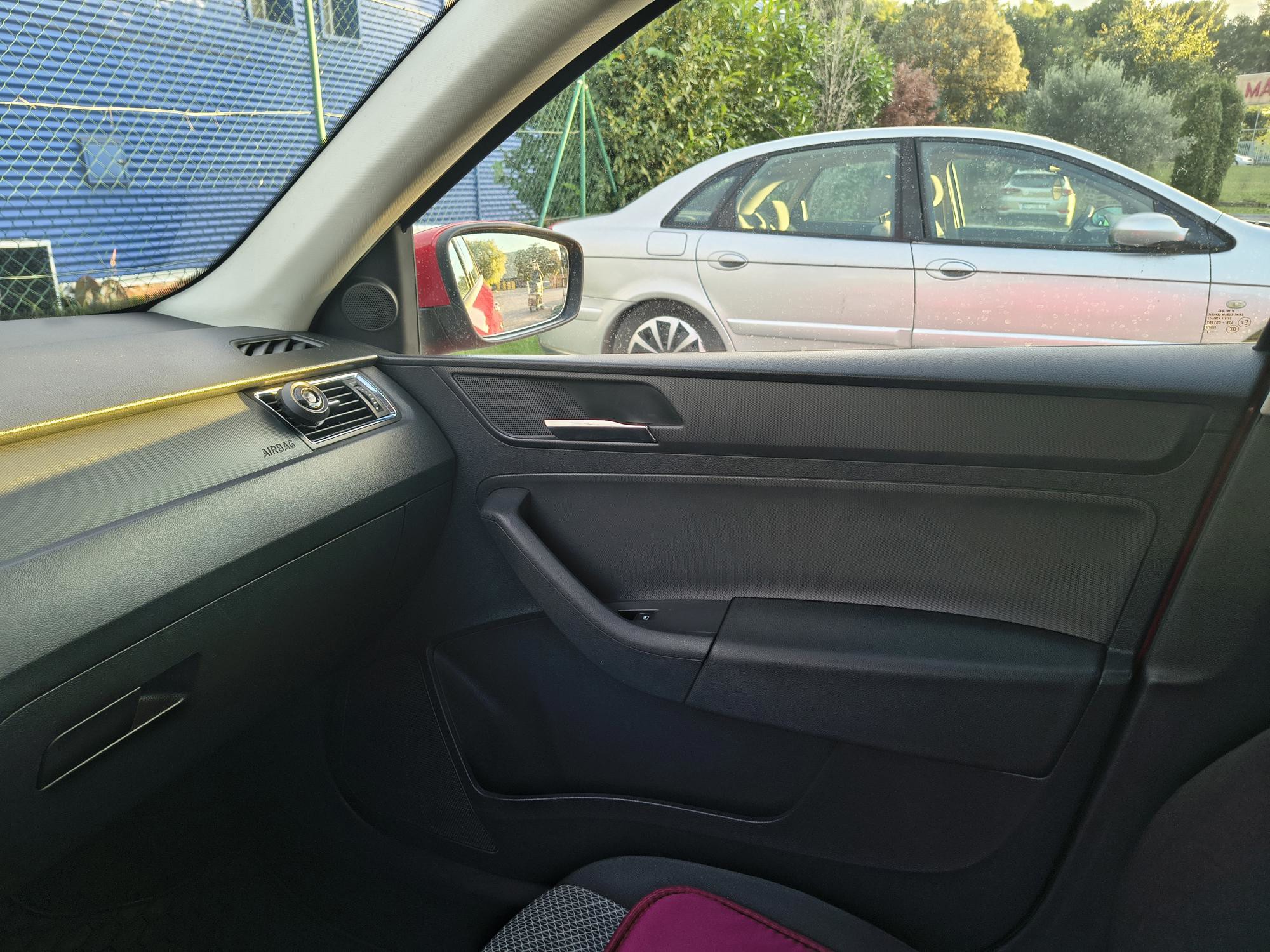 Seat Toledo 1.6 TDI, 105 KS, navi, klima, multimedija, veliki servis, fotografija 6