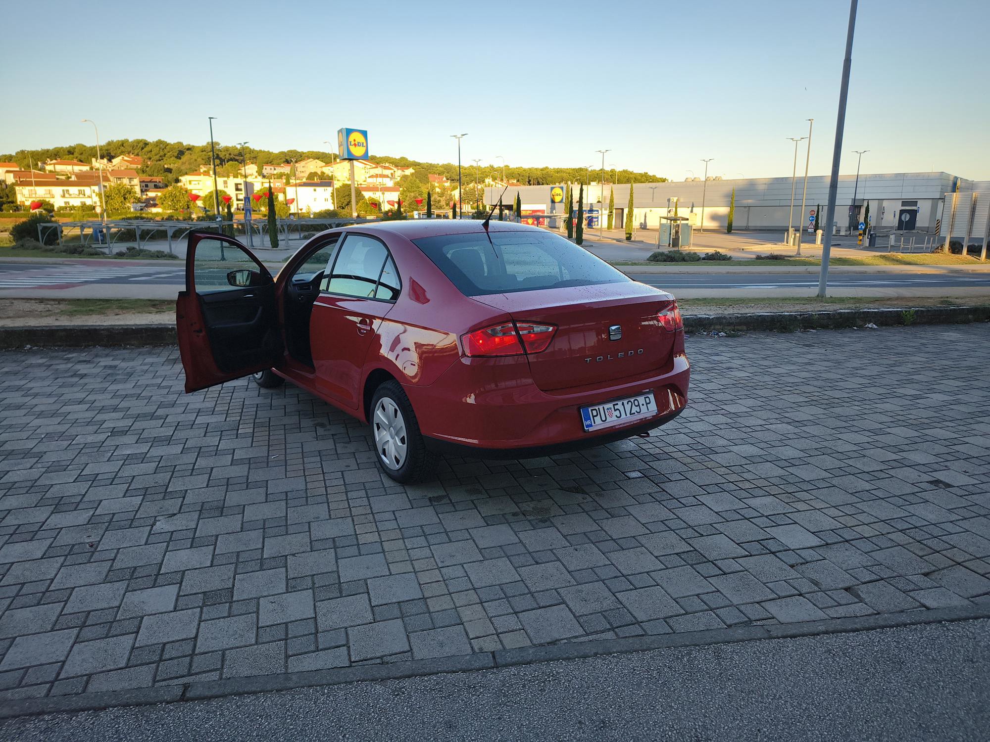 Seat Toledo 1.6 TDI, 105 KS, navi, klima, multimedija, veliki servis, fotografija 10