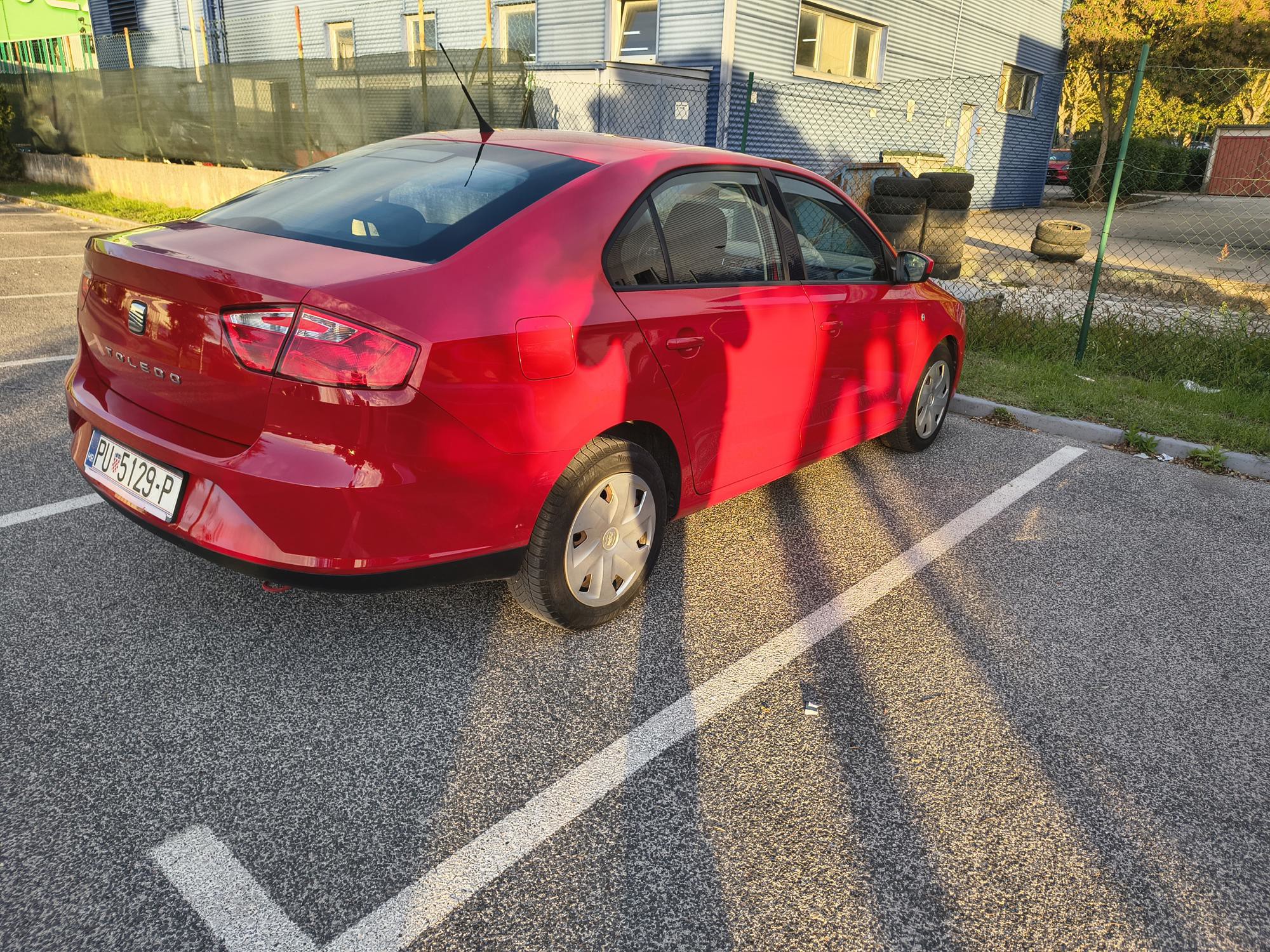 Seat Toledo 1.6 TDI, 105 KS, navi, klima, multimedija, veliki servis, fotografija 2