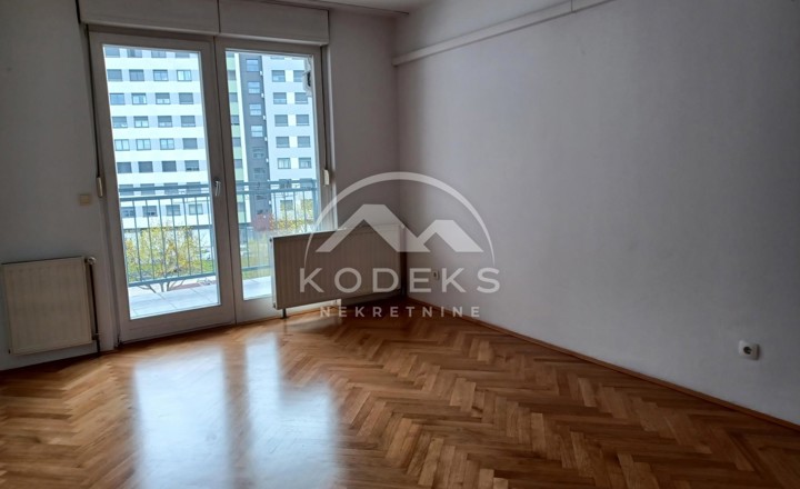 ZAGREB, LANIŠTE, 3-SOBNI STAN NA TRAŽENOJ LOKACIJI