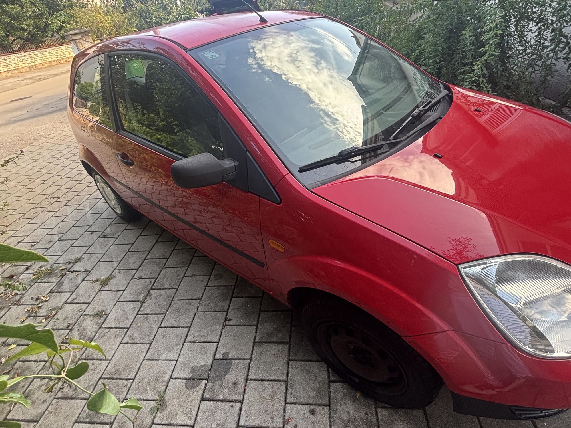 Ford Fiesta ambiente 1.3, fotografija 2