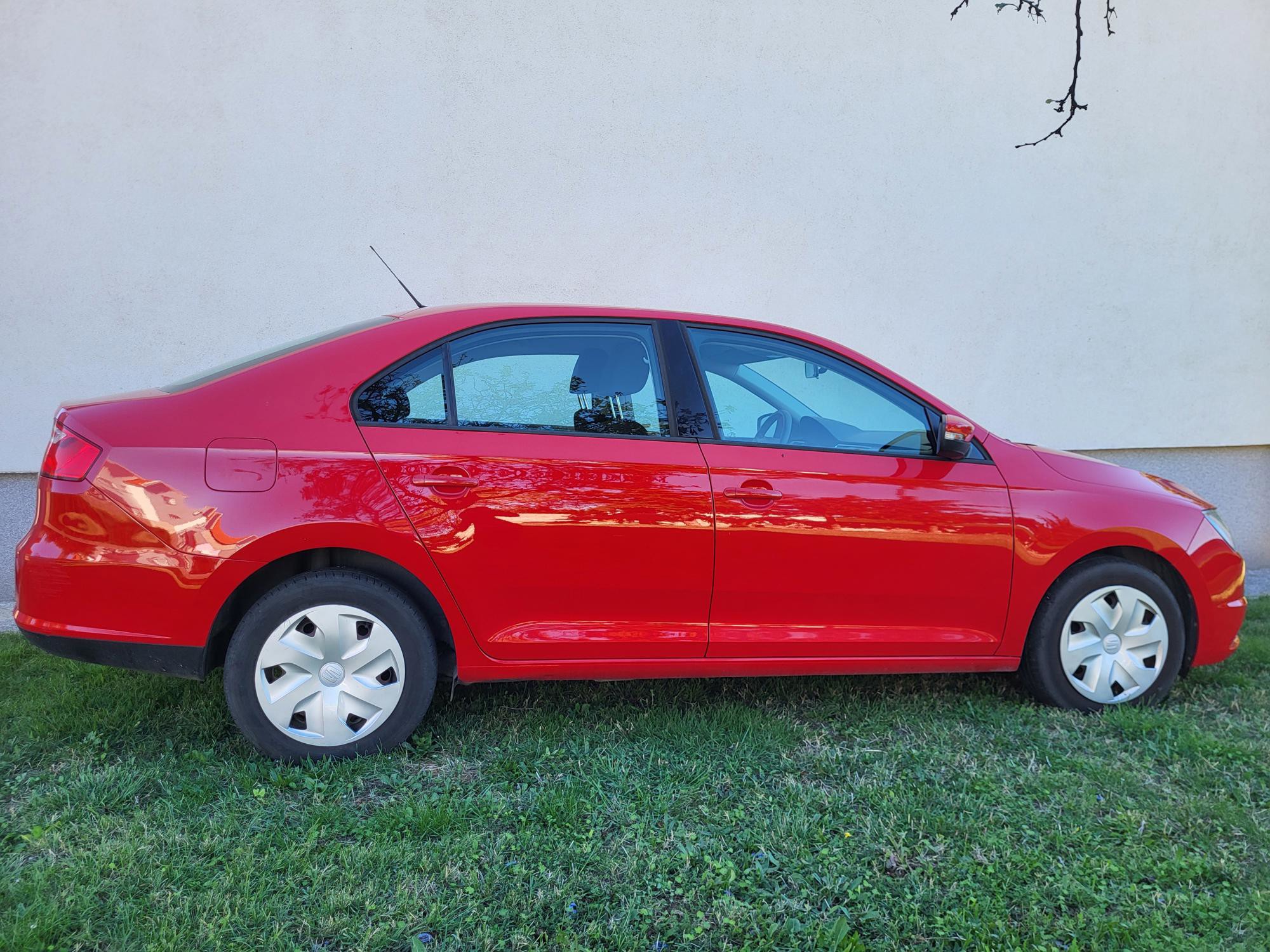 SEAT TOLEDO 1.4 TDI (2015) – 142.000 km – Veliki servis & Nove gume, fotografija 3