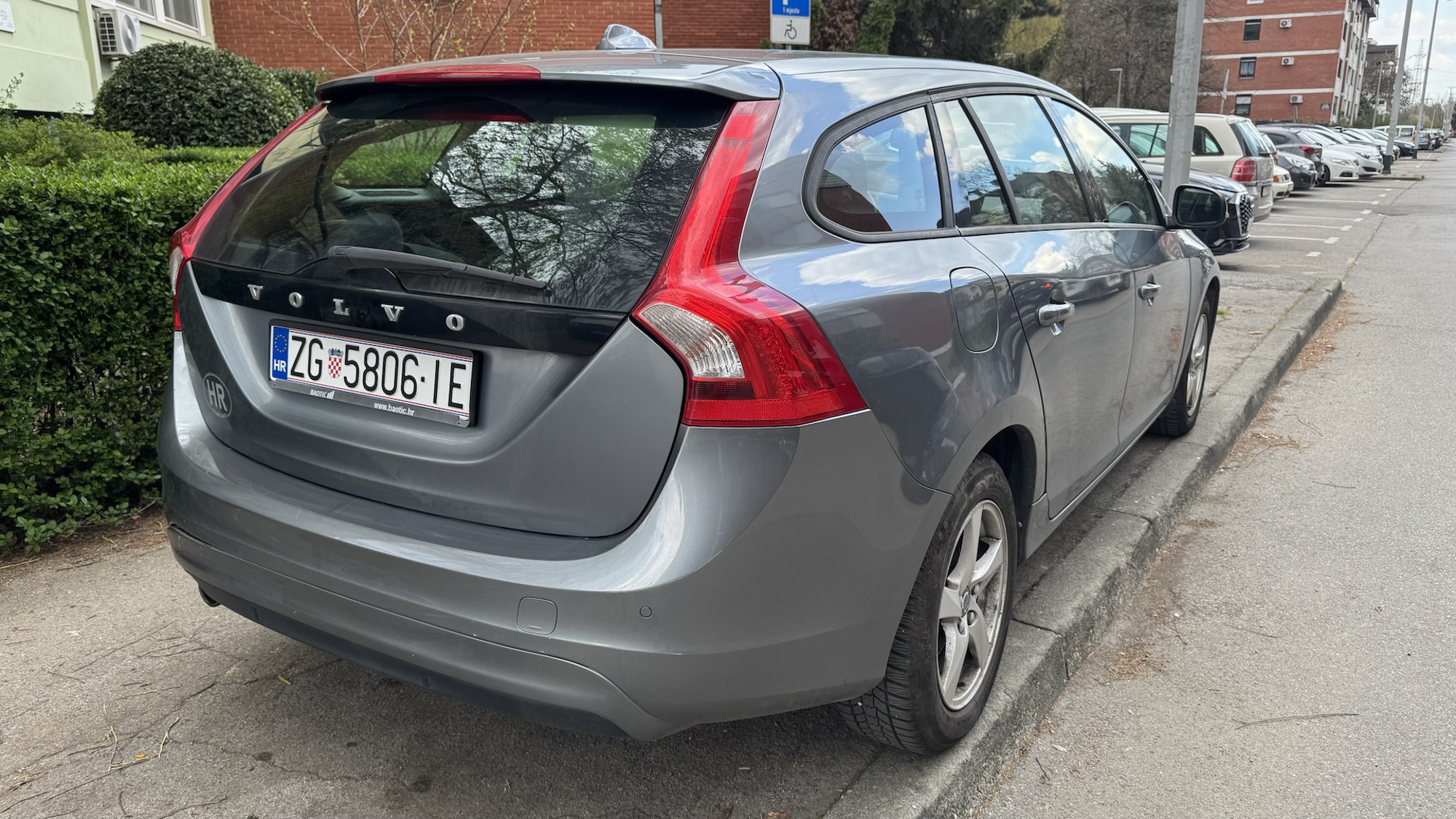 Volvo V60 D2 - Automatic - Reg. 05/2027., fotografija 4