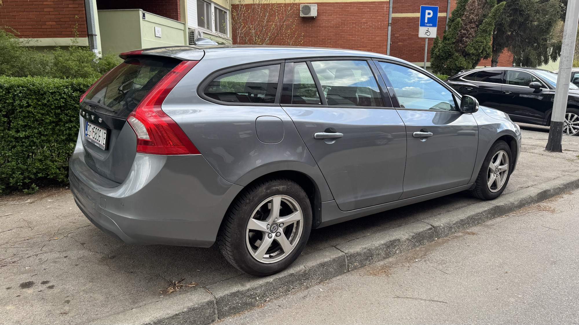 Volvo V60 D2 - Automatic - Reg. 05/2027., fotografija 3