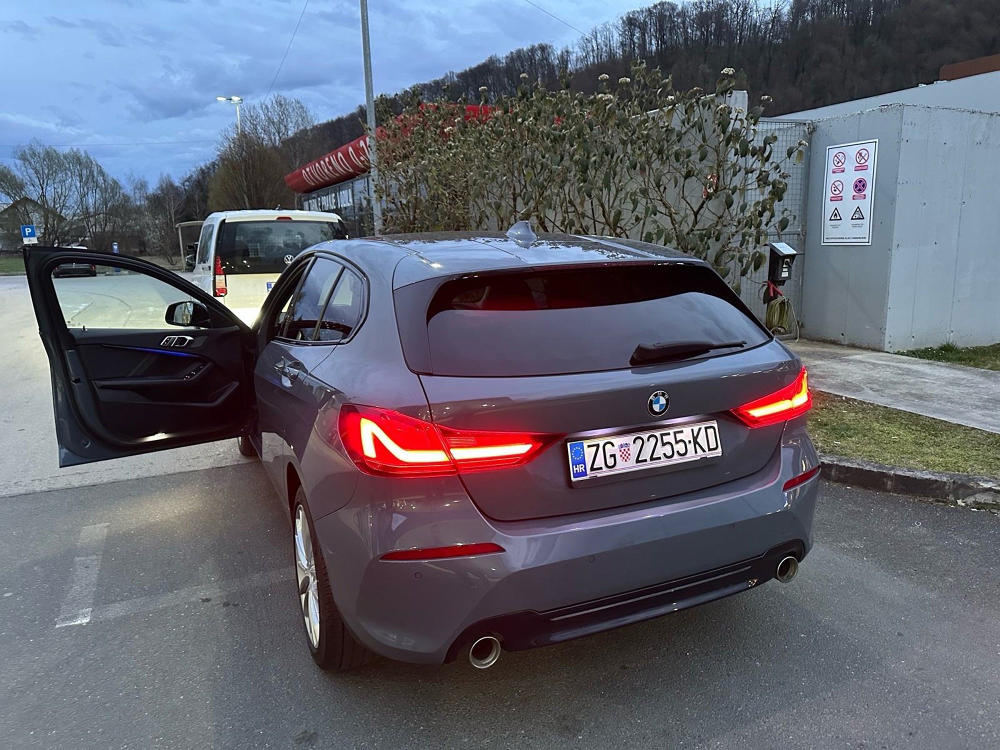 BMW 118d F40 Shadow line Sport line Storm Bay metallic, fotografija 8