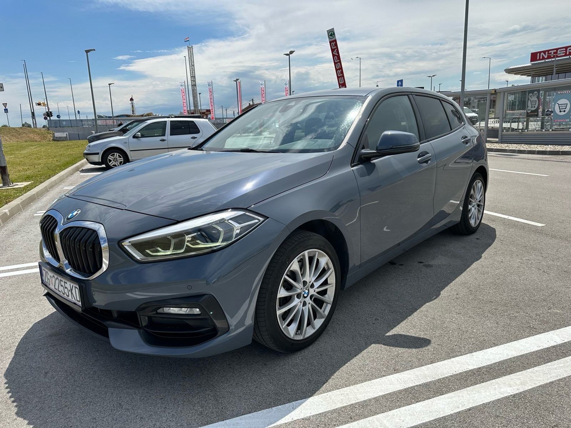 BMW 118d F40 Shadow line Sport line Storm Bay metallic, fotografija 4