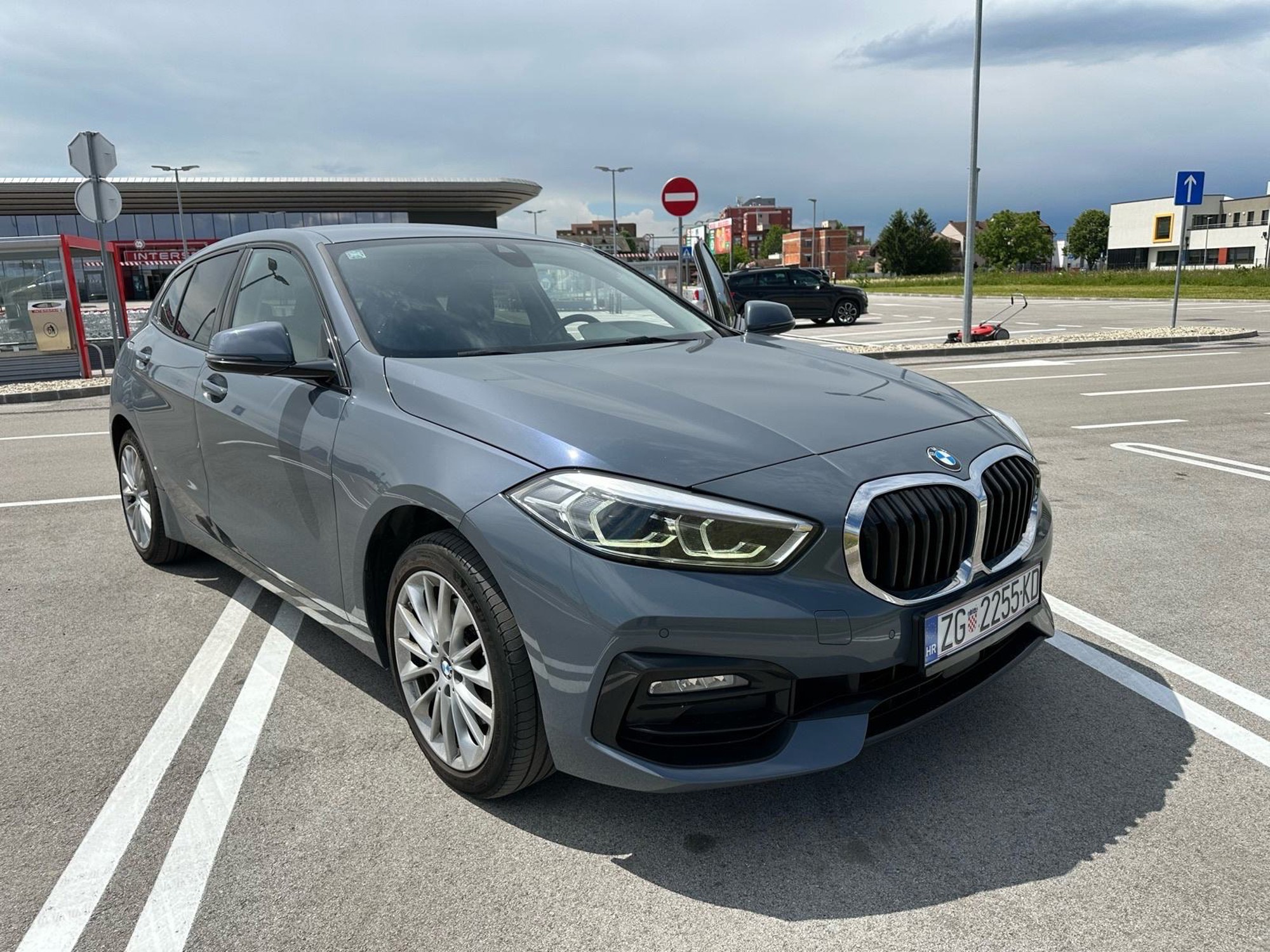 BMW 118d F40 Shadow line Sport line Storm Bay metallic, fotografija 5