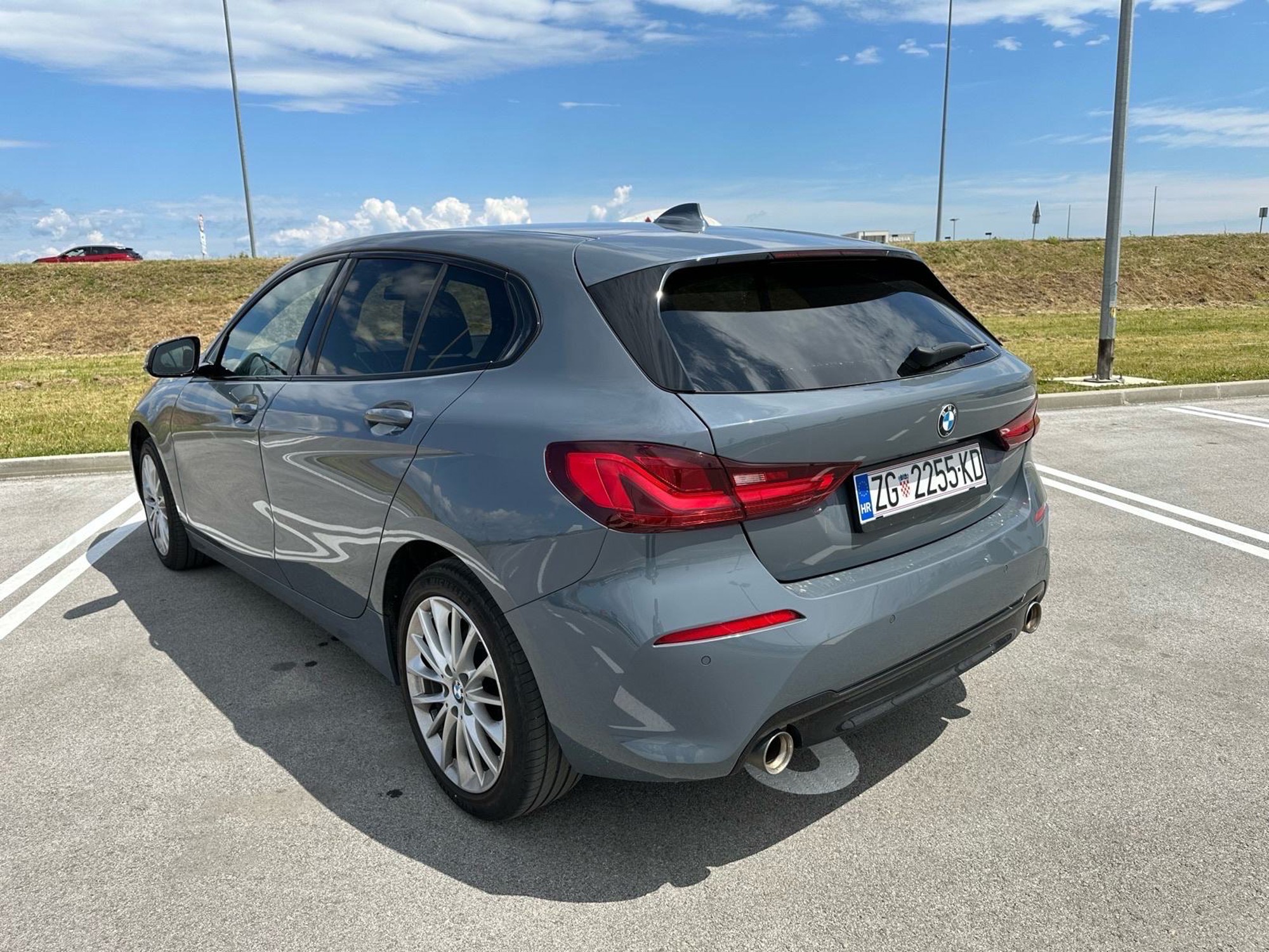 BMW 118d F40 Shadow line Sport line Storm Bay metallic, fotografija 6