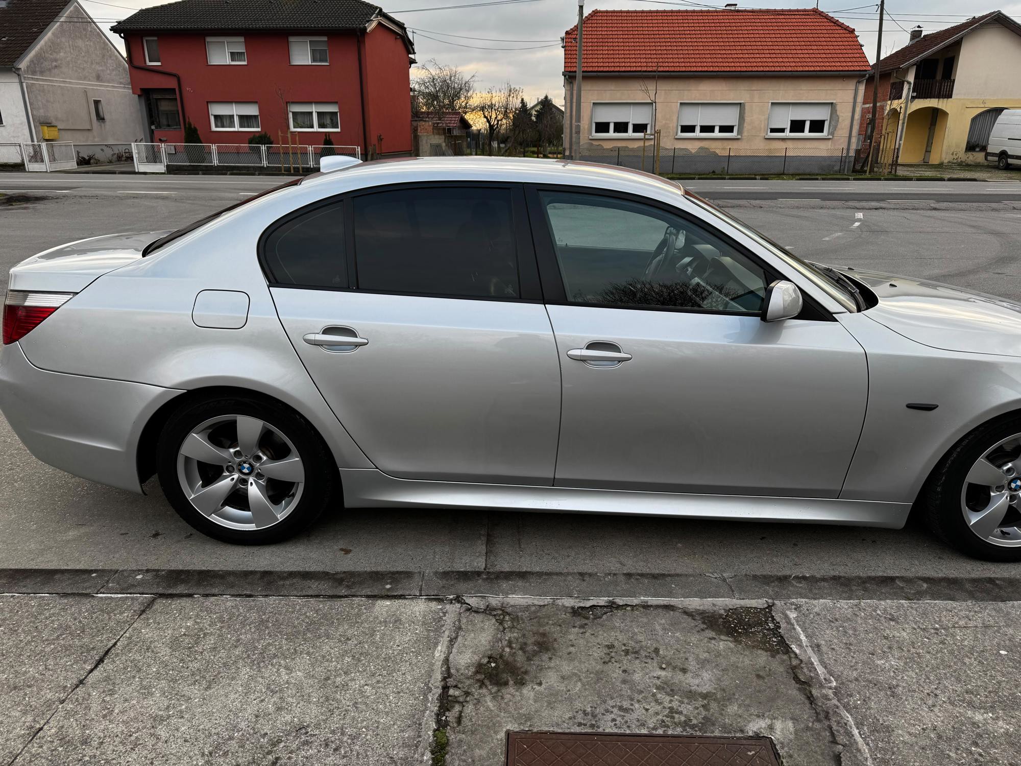 BMW E60 530d 160kW – 2004. godište – ručni mjenjač, fotografija 3