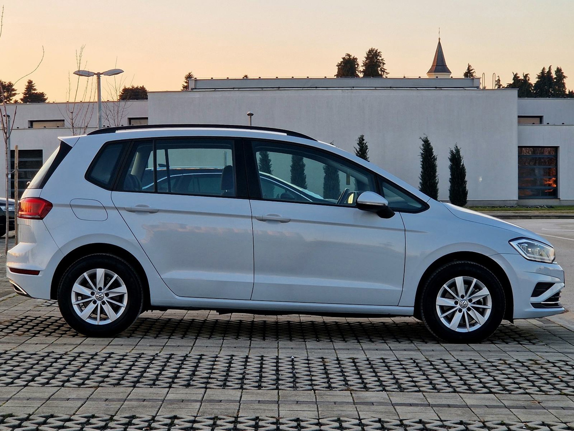 VW Sportsvan 2018, fotografija 2