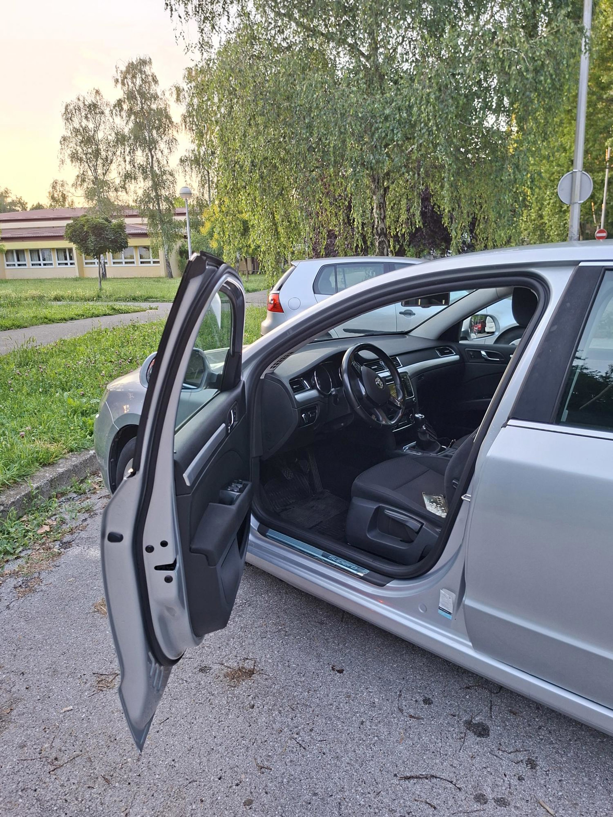 Škoda Superb 1.9 TDI iz 2014.g., fotografija 2