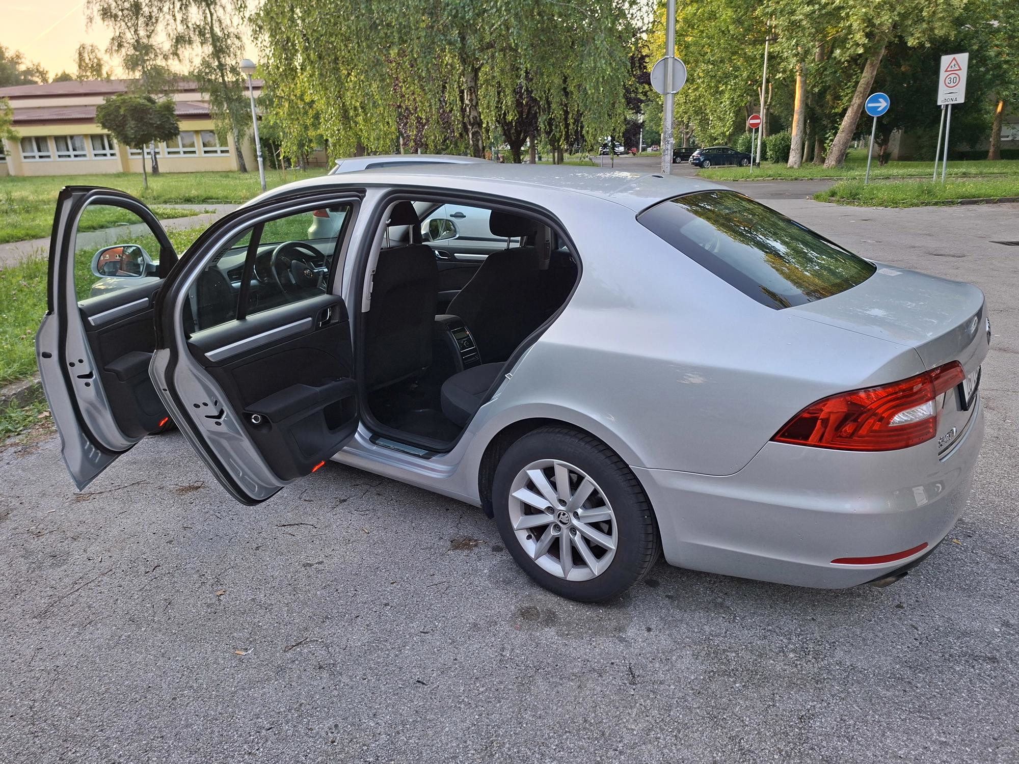 Škoda Superb 1.9 TDI iz 2014.g., fotografija 4