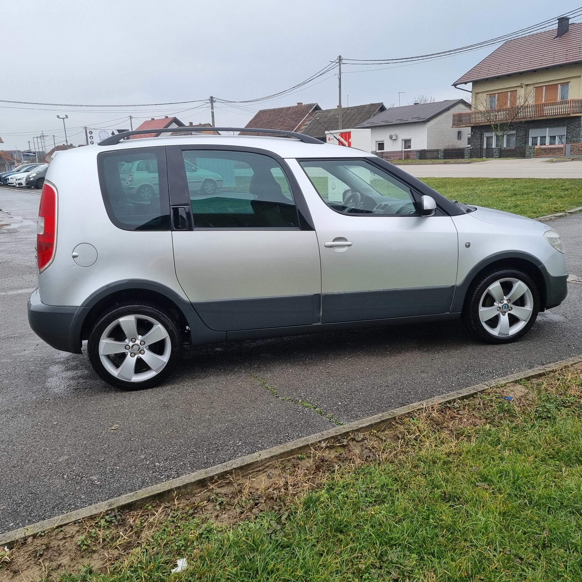 Škoda Roomster Scout 1,4 16v ,REGISTRIRANA GODINU DANA, fotografija 2