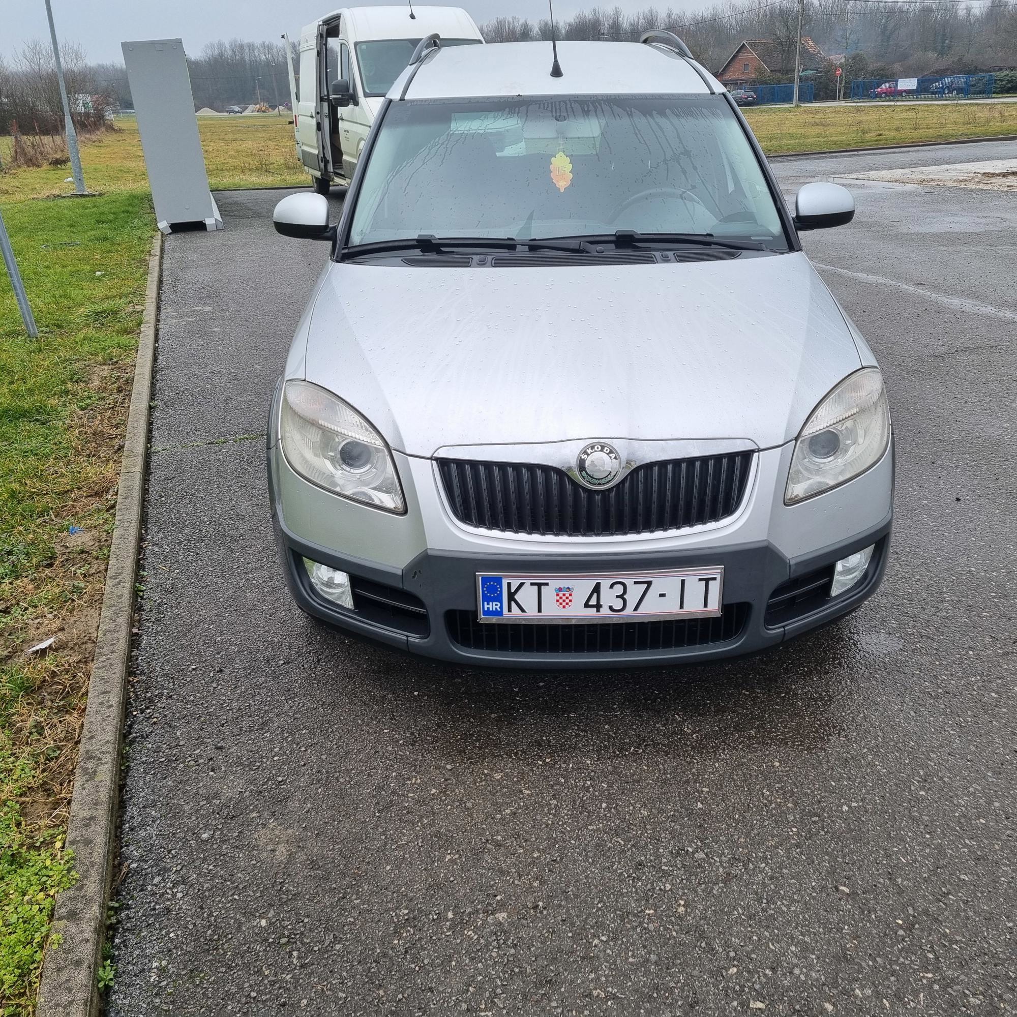 Škoda Roomster Scout 1,4 16v ,REGISTRIRANA GODINU DANA, fotografija 4