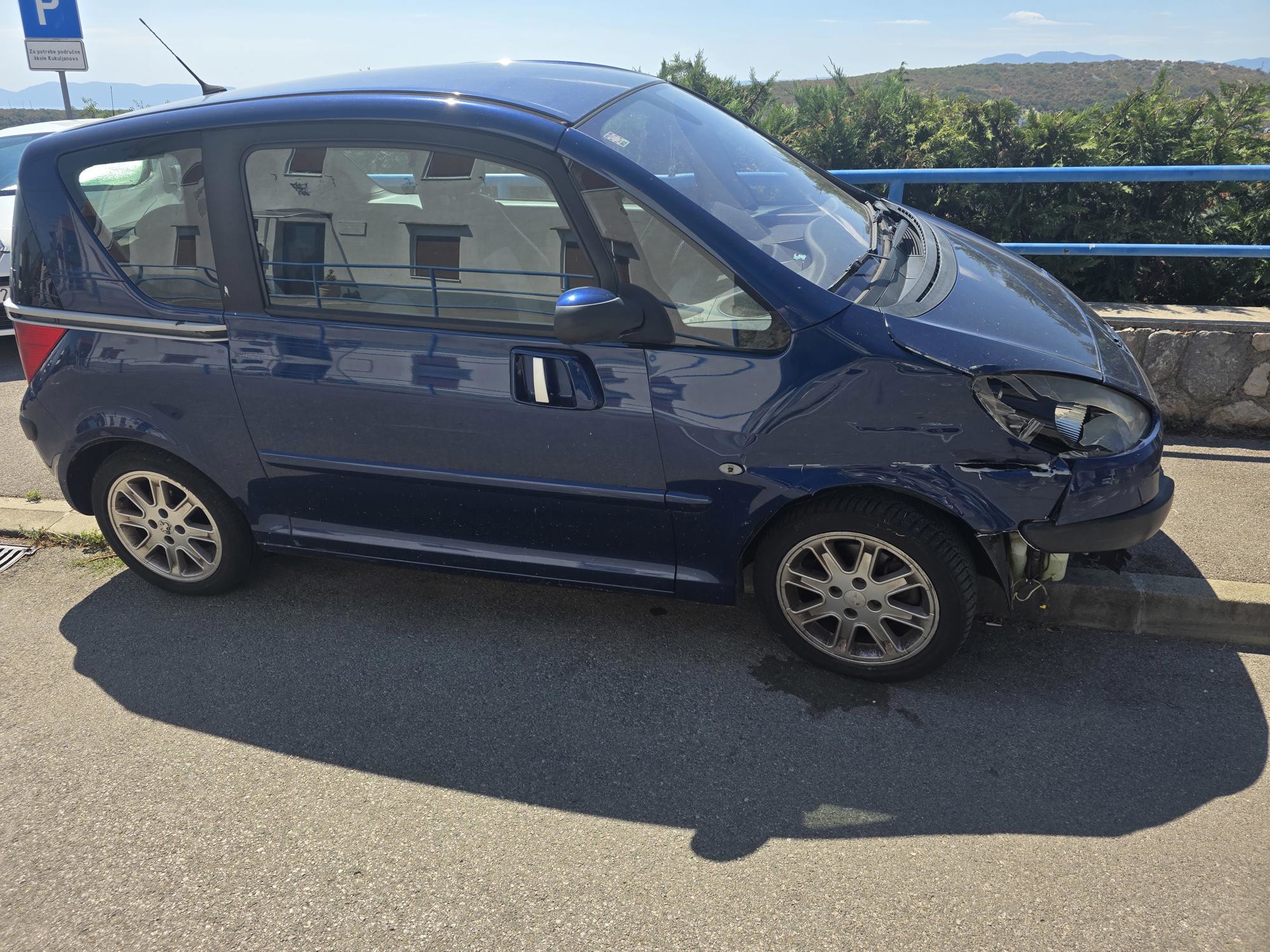 Peugeot 1007 1.6 HDI, 80kw, 260tkm, KARAMBOL - PALI I VOZI, pogled izvana - slika 1