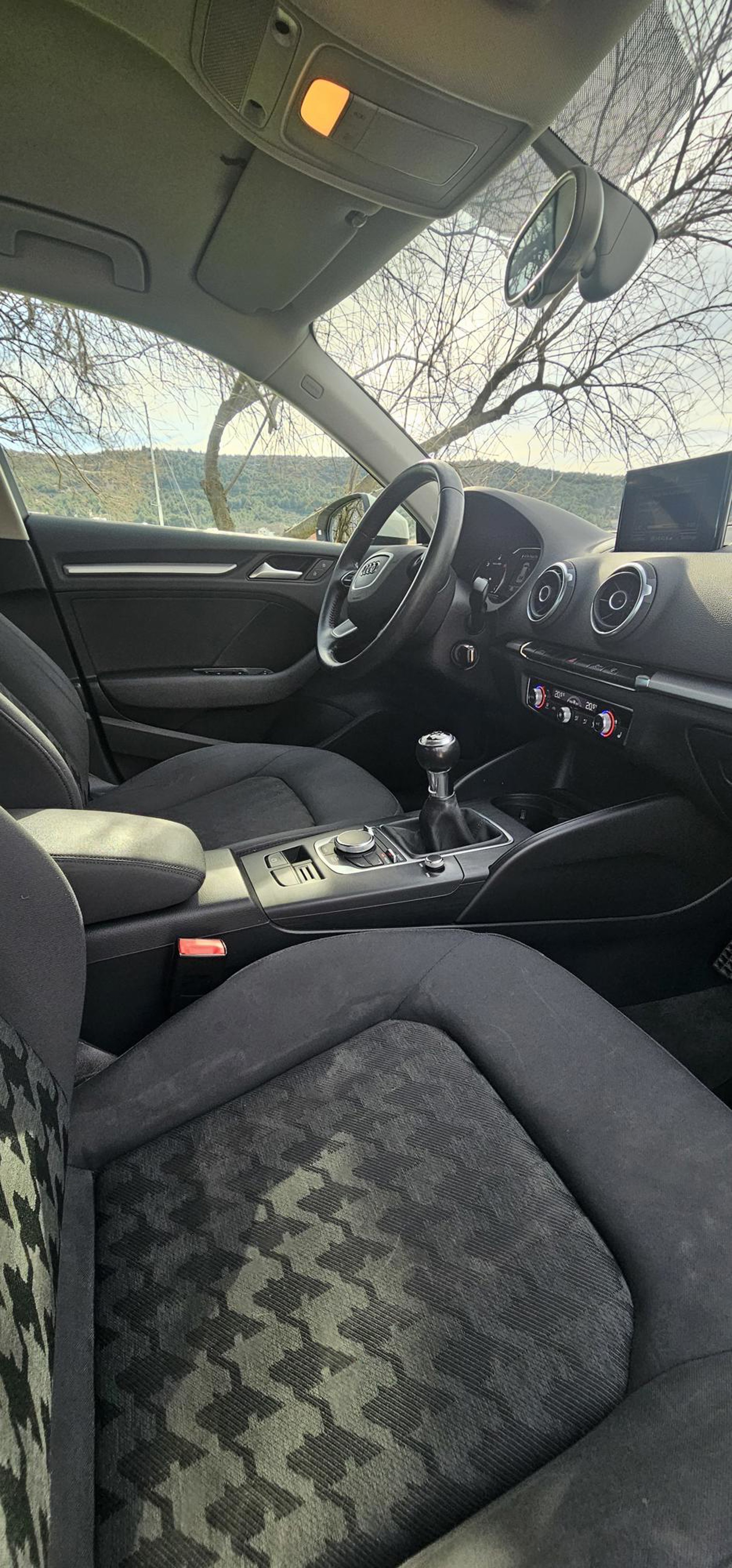 Audi A3 Sportback 1,6 TDI ultra Attraction, Comfor, fotografija 3