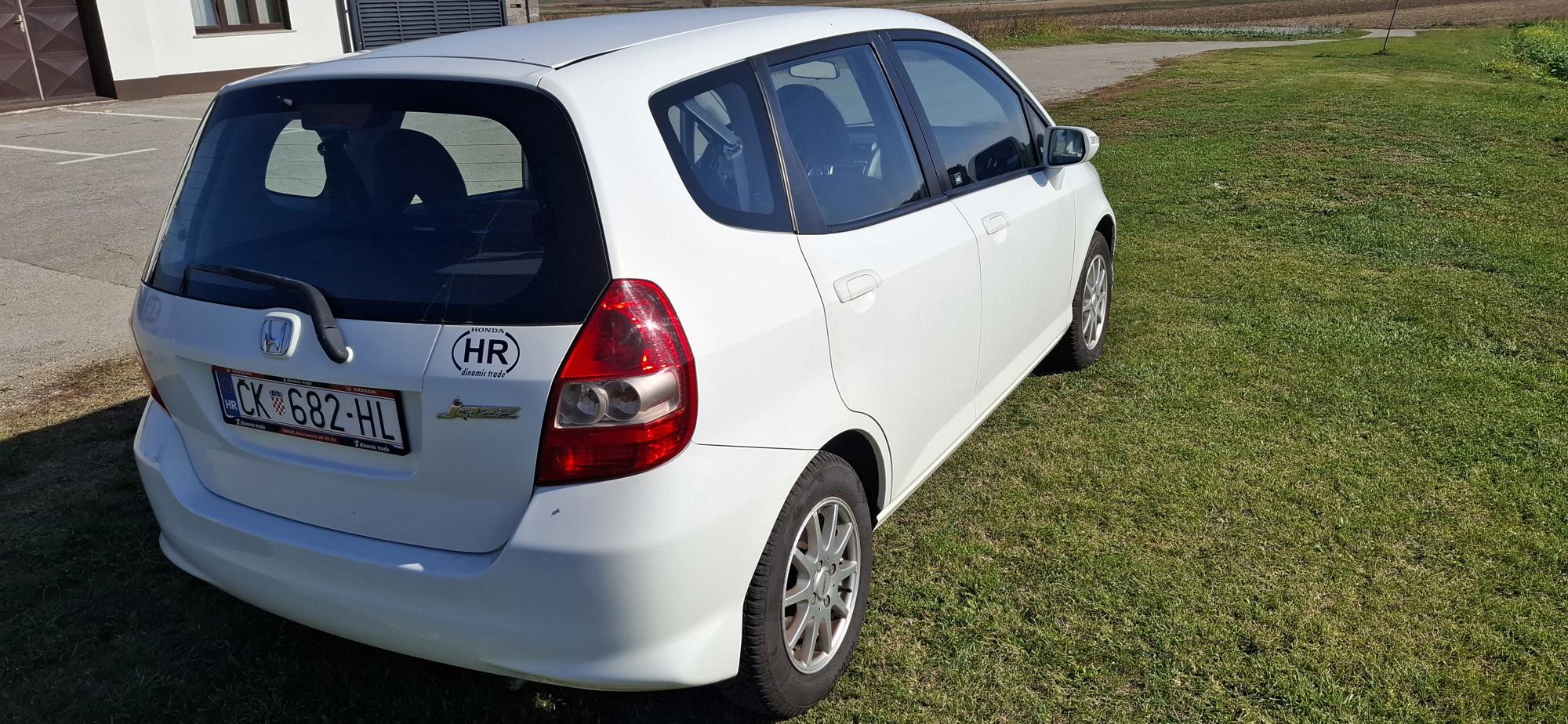 Honda Jazz 2008. god – kompletna servisna povijest, nove gume, reg.05/27 HITNO, fotografija 5