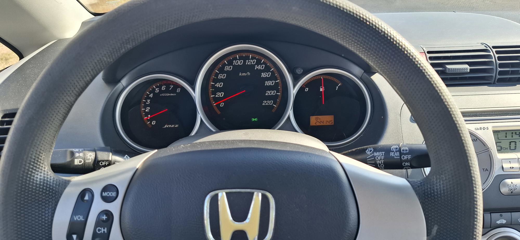 Honda Jazz 2008. god – kompletna servisna povijest, nove gume, reg.05/27 HITNO, fotografija 11