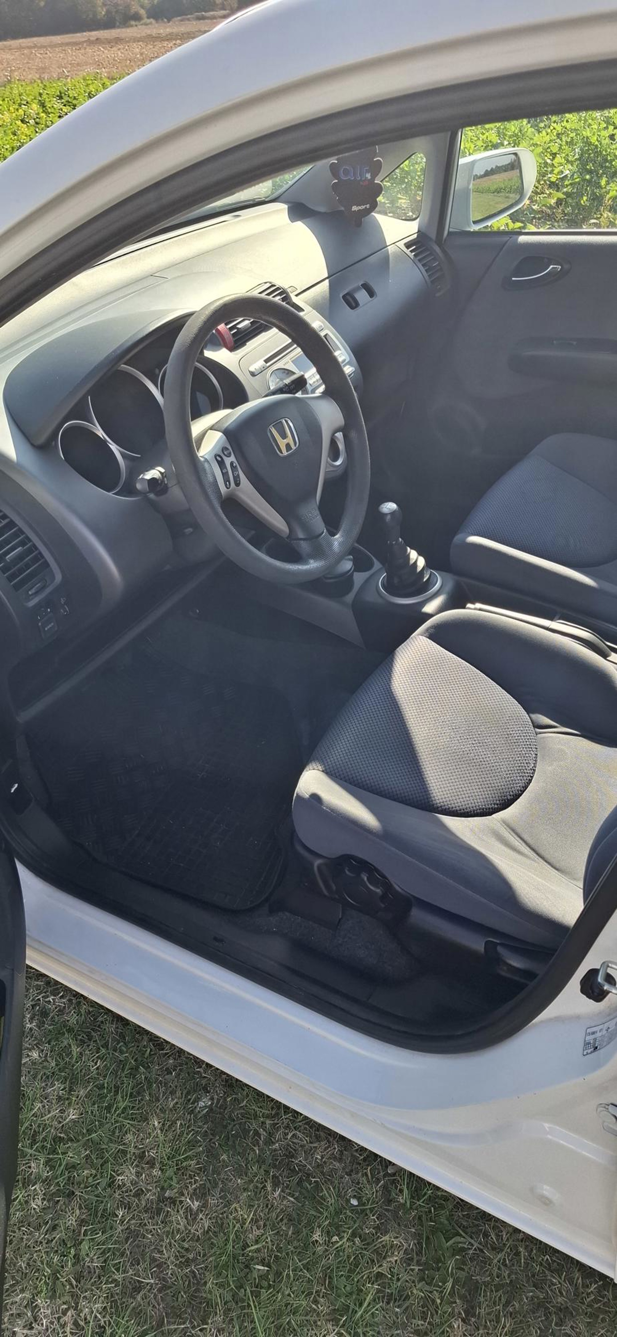 Honda Jazz 2008. god – kompletna servisna povijest, nove gume, reg.05/27 HITNO, fotografija 9