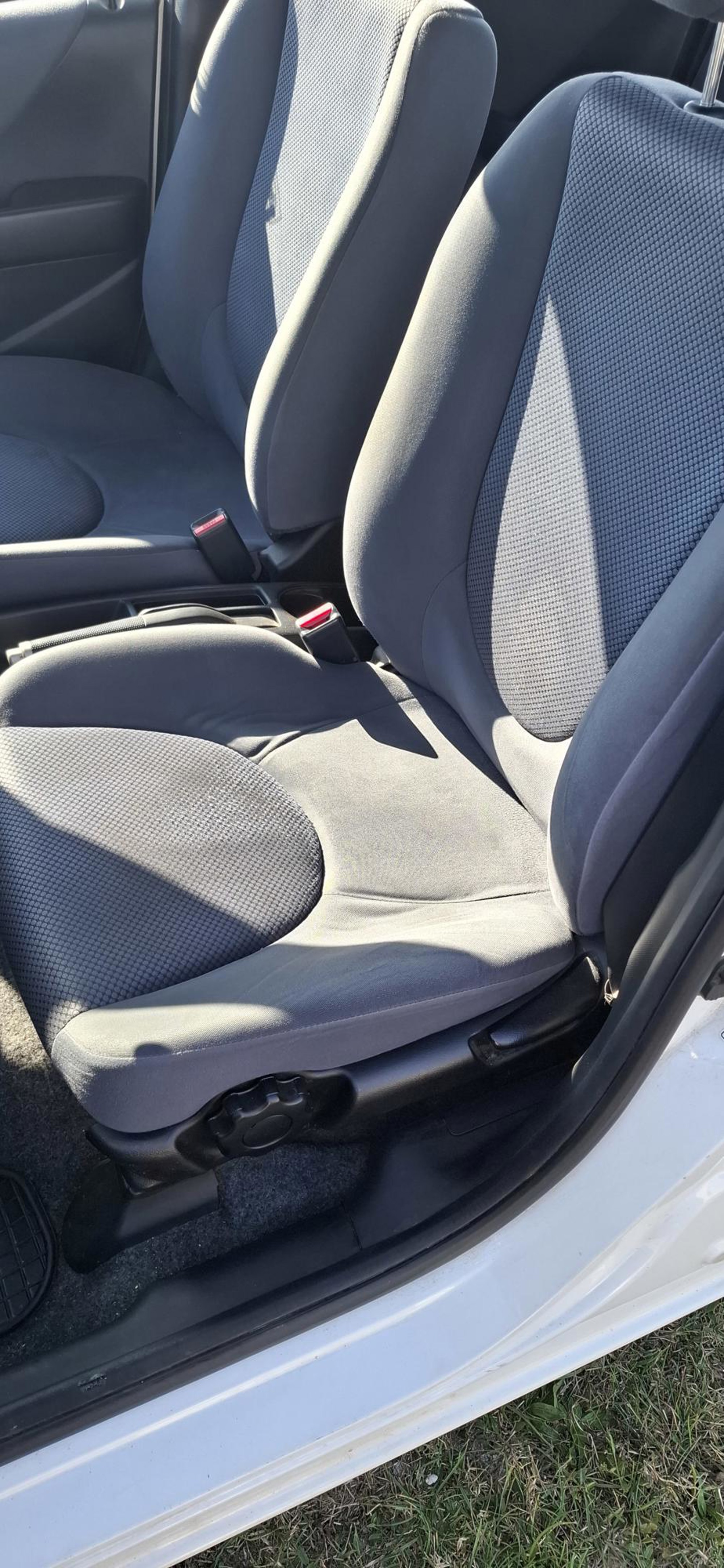 Honda Jazz 2008. god – kompletna servisna povijest, nove gume, reg.05/27 HITNO, fotografija 10