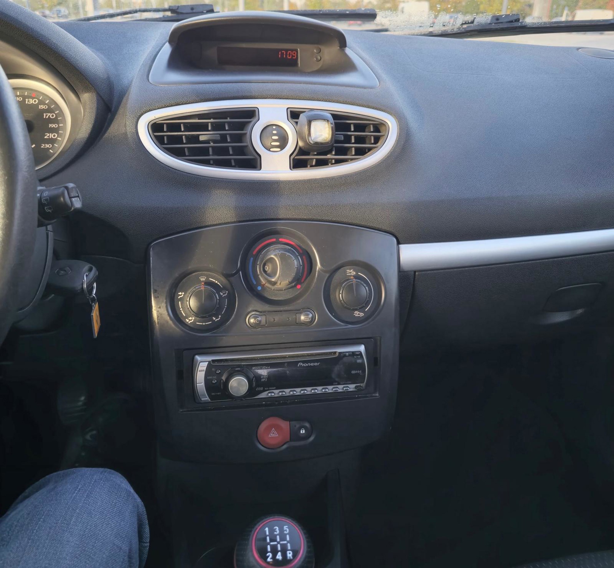 Renault clio 1,2 16v 2007, klima, 2 seta guma, fotografija 7