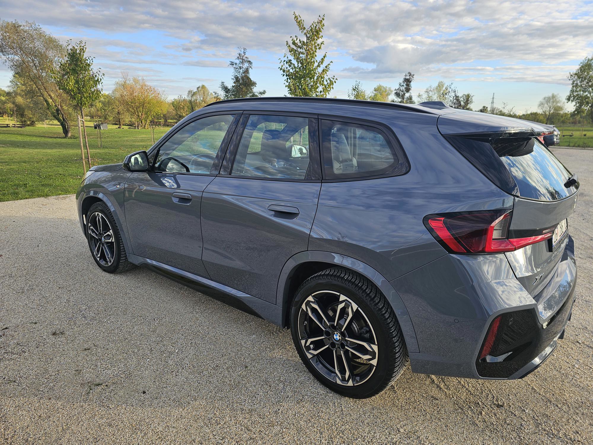 BMW X1 xDrive23i M Sport – PANORAMA / HUD / H&K / DAP /, fotografija 2