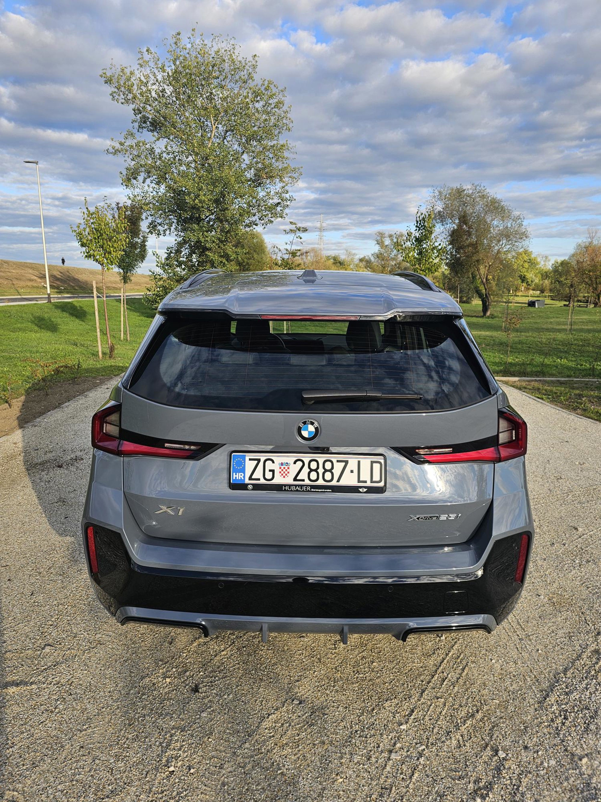 BMW X1 xDrive23i M Sport – PANORAMA / HUD / H&K / DAP /, fotografija 3
