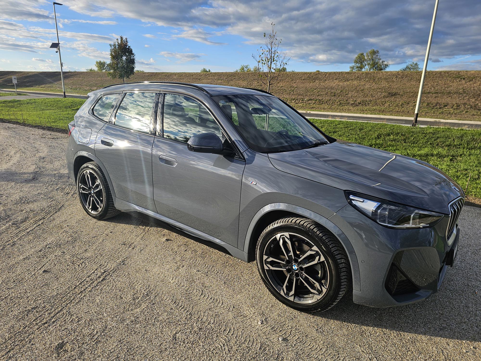 BMW X1 xDrive23i M Sport – PANORAMA / HUD / H&K / DAP /, fotografija 4
