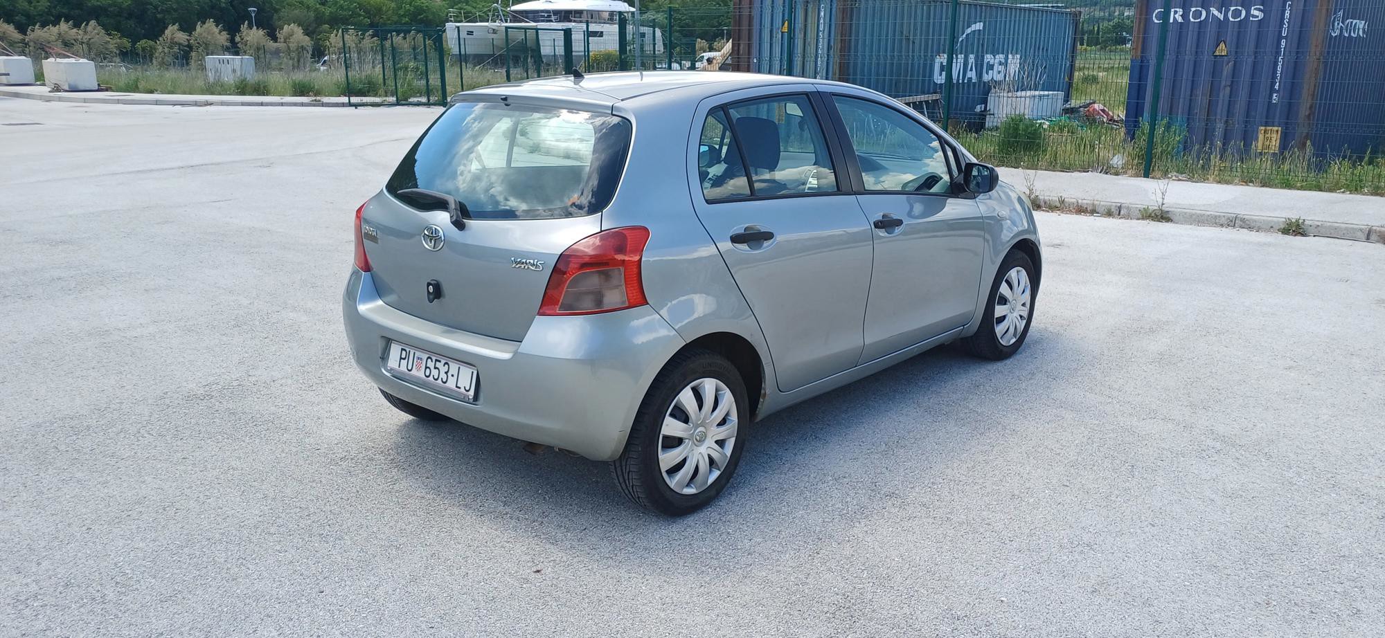 Toyota Yaris 1,3 VVT-i / REG DO 4. 2027., fotografija 3