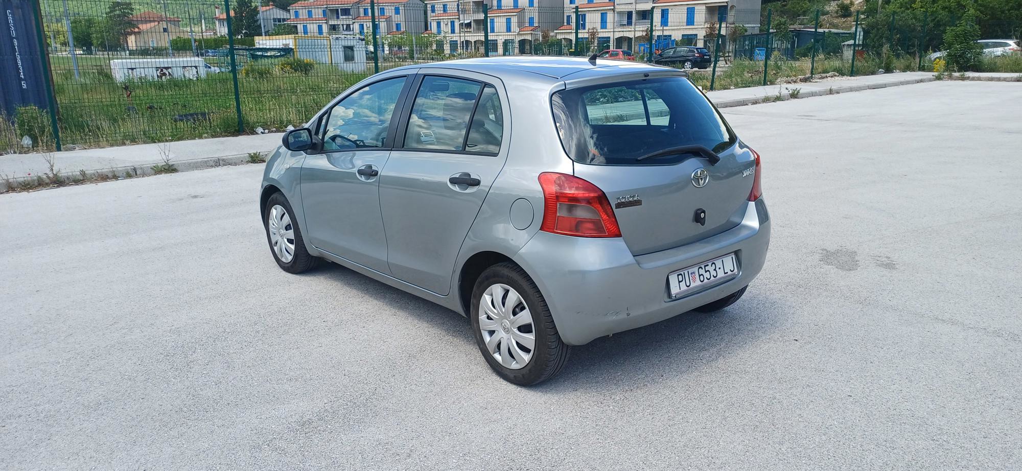 Toyota Yaris 1,3 VVT-i / REG DO 4. 2027., fotografija 4