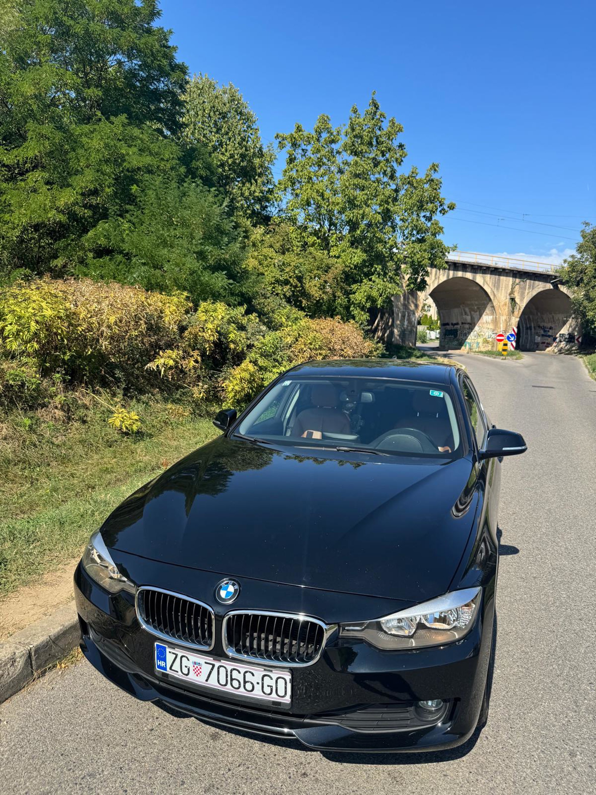 BMW 318d F30 2013, koža, zamijenjen lanac i remen, reg. do 03/2027, fotografija 15