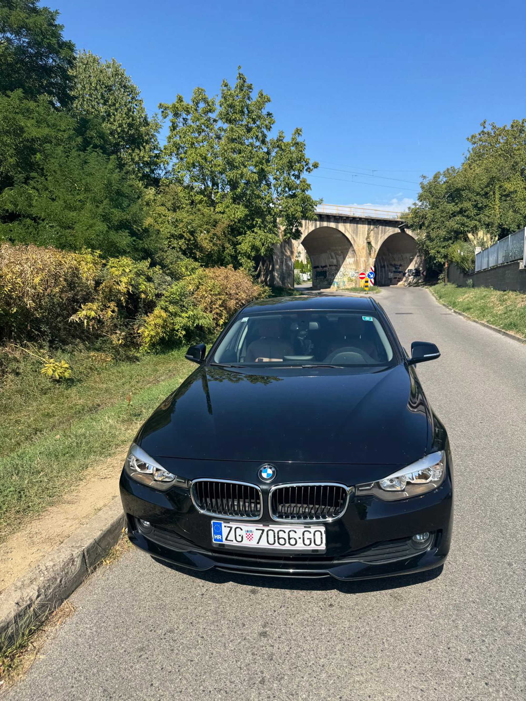 BMW 318d F30 2013, koža, zamijenjen lanac i remen, reg. do 03/2027, fotografija 17