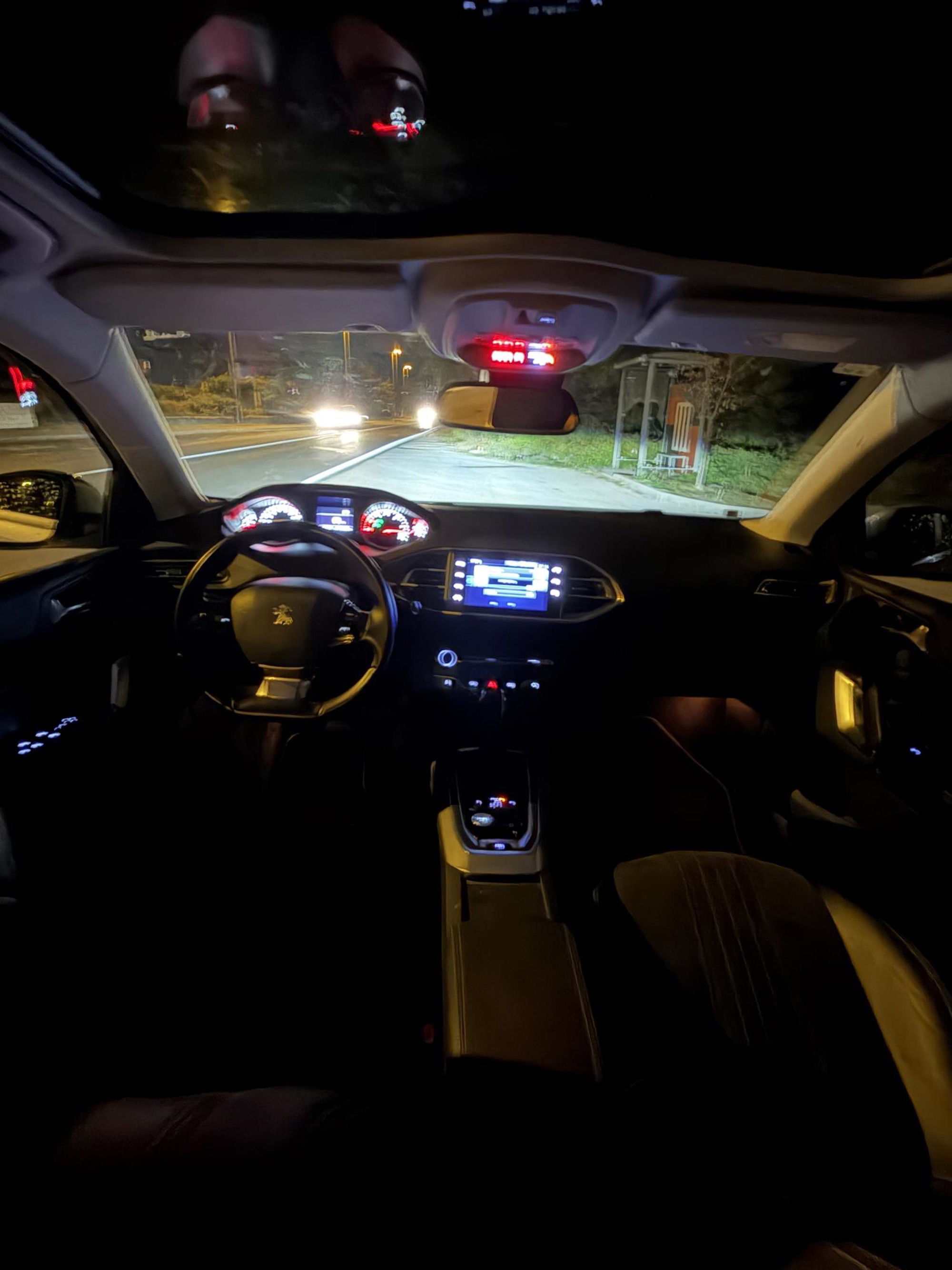 Peugeot 308 2016. god karavan, automatik, LED farovi, kožna sjedala, tempomat ZAMJENE, fotografija 4