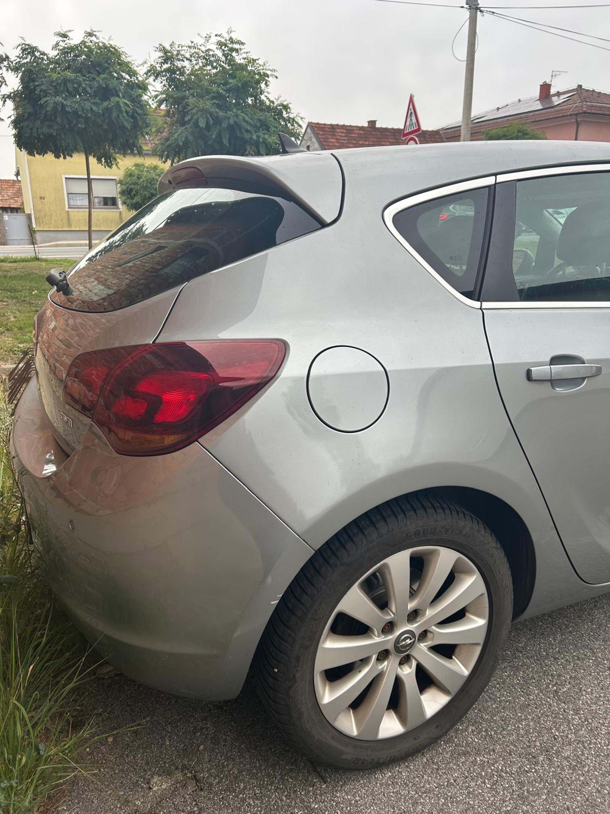 Opel Astra J 1.7 CDTI, reg. do 7/2027, fotografija 4