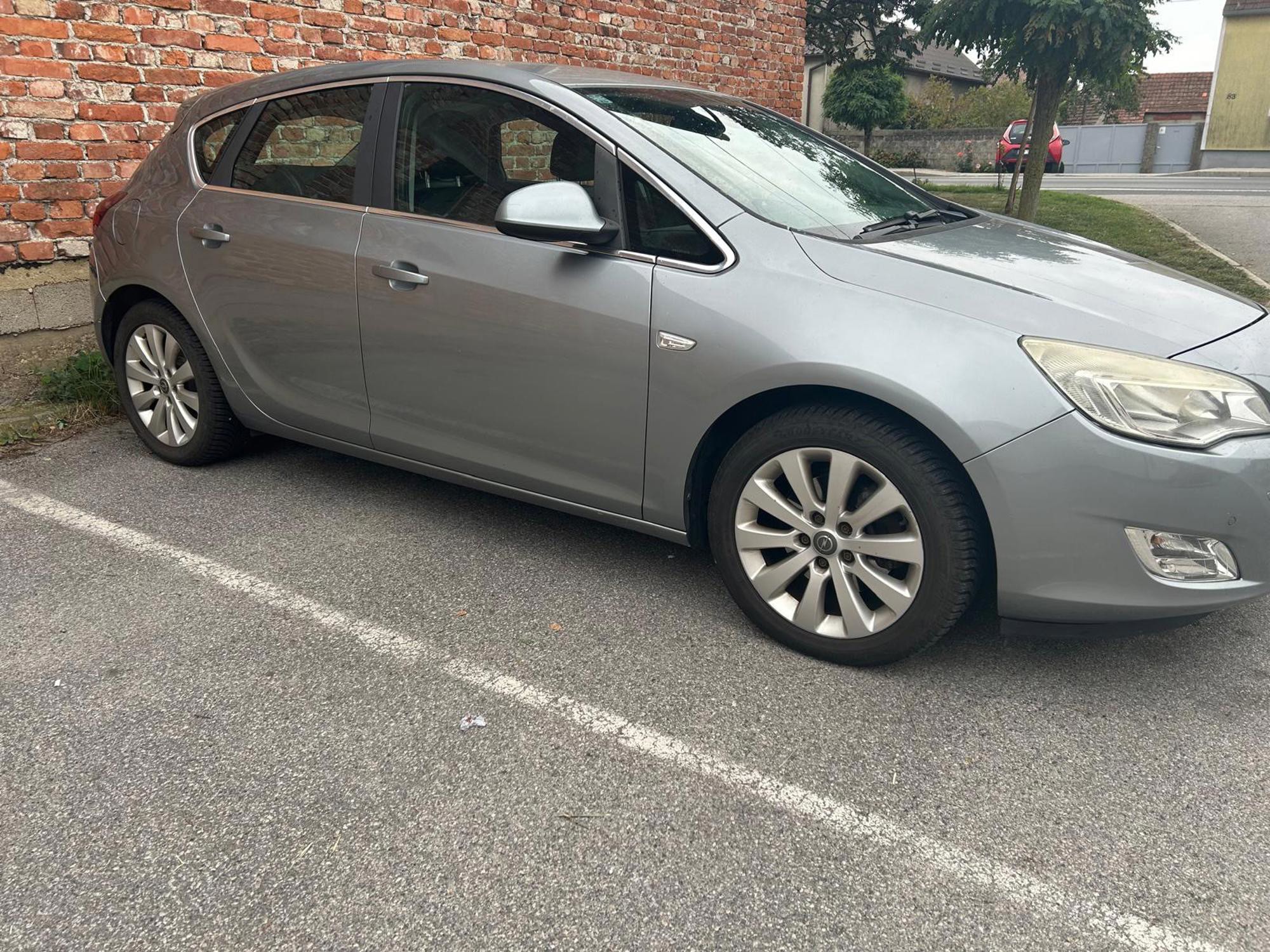 Opel Astra J 1.7 CDTI, reg. do 7/2027, fotografija 3