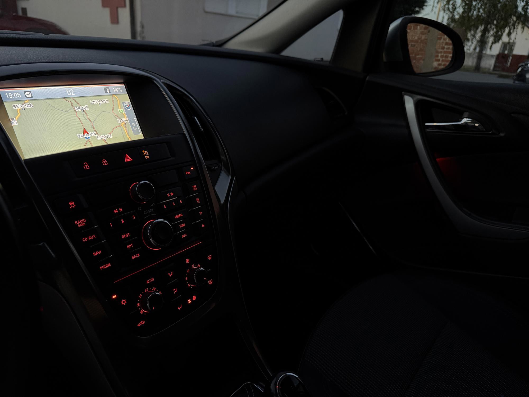 Opel Astra J 1.7 CDTI, reg. do 7/2027, fotografija 8