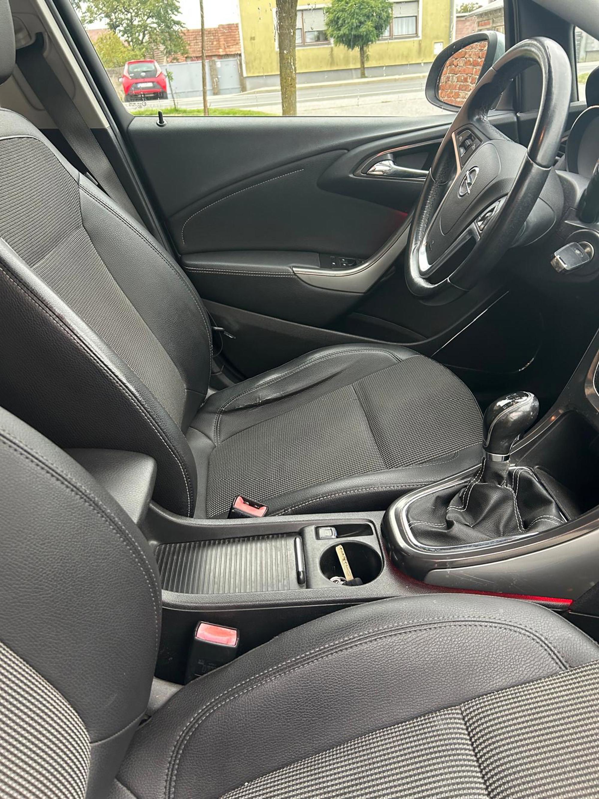 Opel Astra J 1.7 CDTI, reg. do 7/2027, fotografija 5