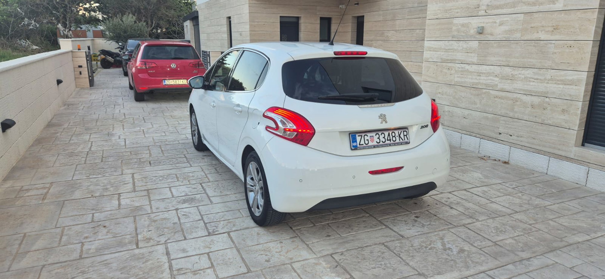 Peugeot 208 Allure ✔️ senzori ✔️ reg. do 04/2027 ✔️, fotografija 4
