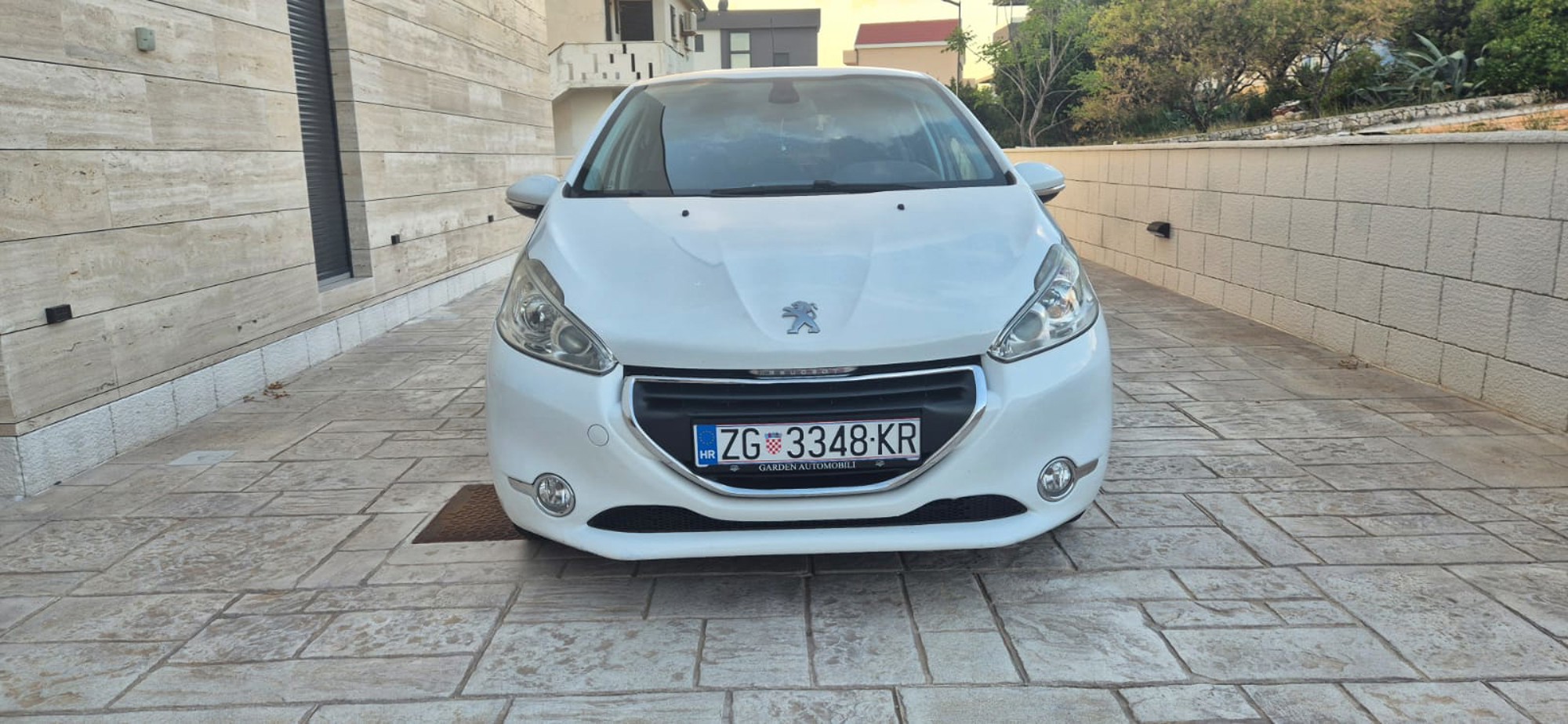 Peugeot 208 Allure ✔️ senzori ✔️ reg. do 04/2027 ✔️, fotografija 3