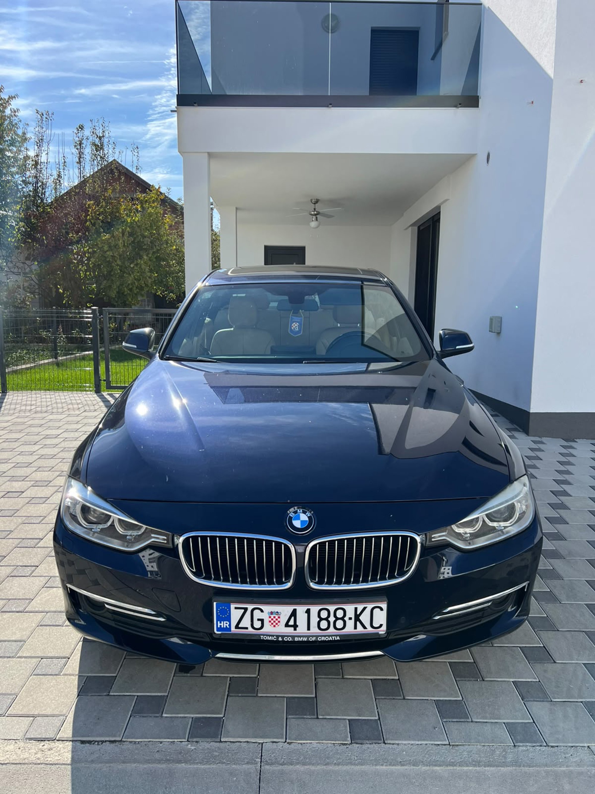 BMW 320d F30 Luxury automatic + 4 alufelge i zimske gume extra, fotografija 12