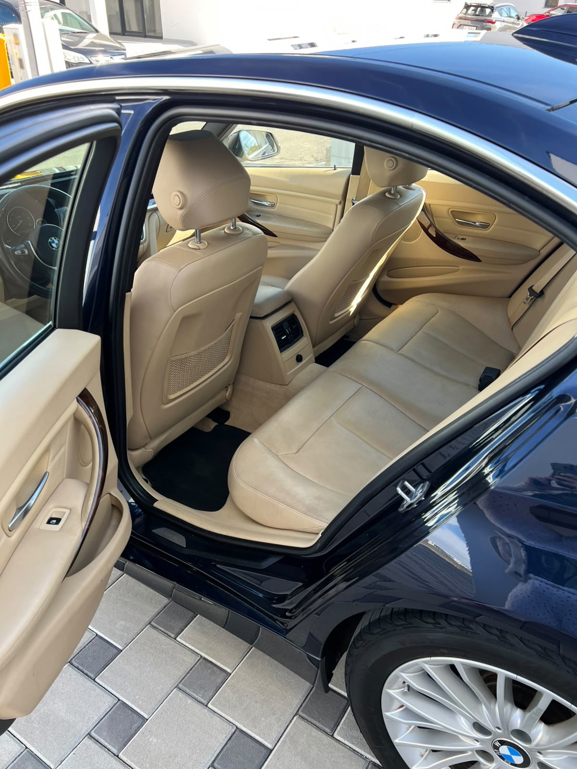 BMW 320d F30 Luxury automatic + 4 alufelge i zimske gume extra, fotografija 8