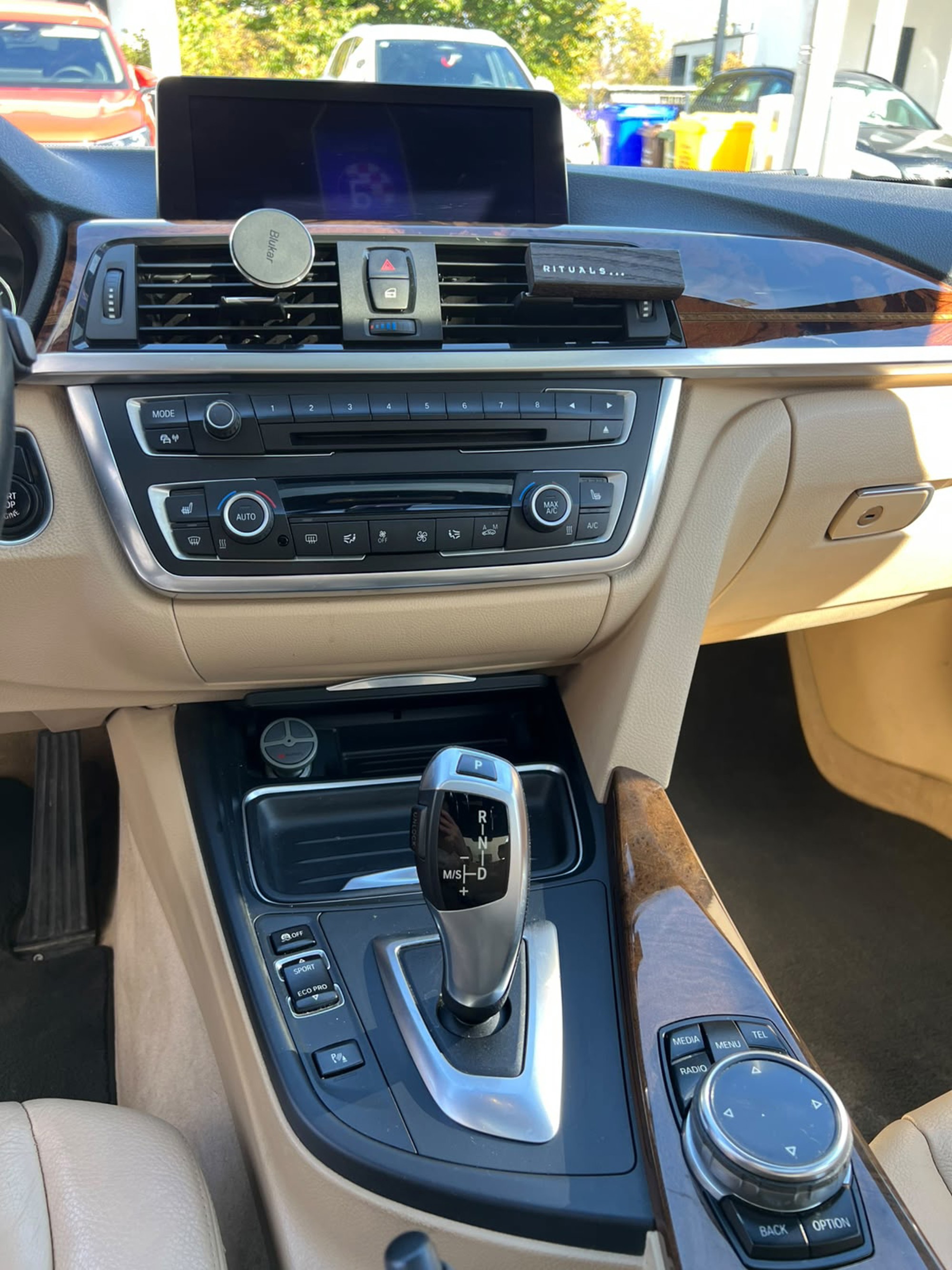 BMW 320d F30 Luxury automatic + 4 alufelge i zimske gume extra, fotografija 6