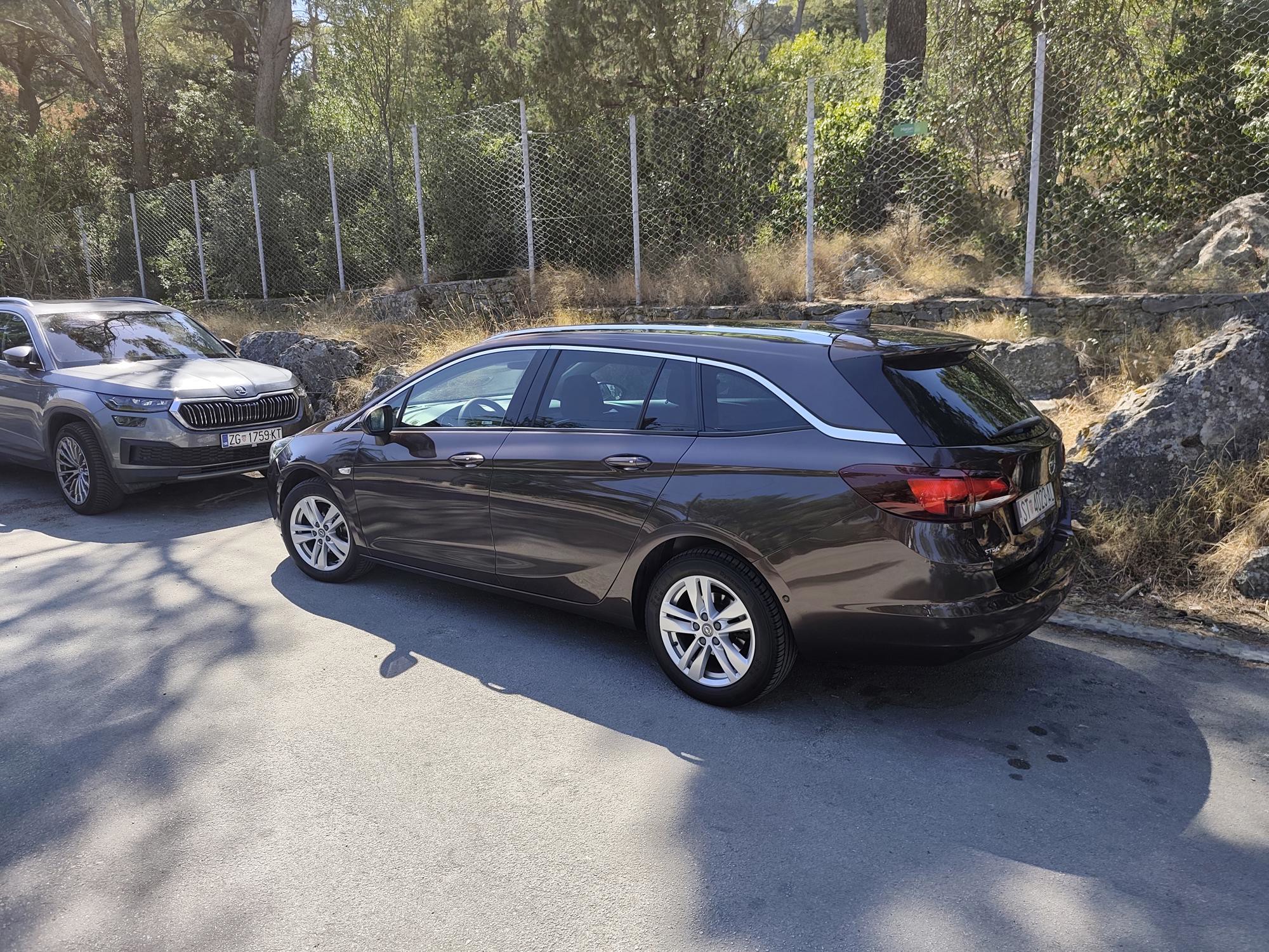 Opel Astra Sports Tourer Ecotec D, fotografija 2
