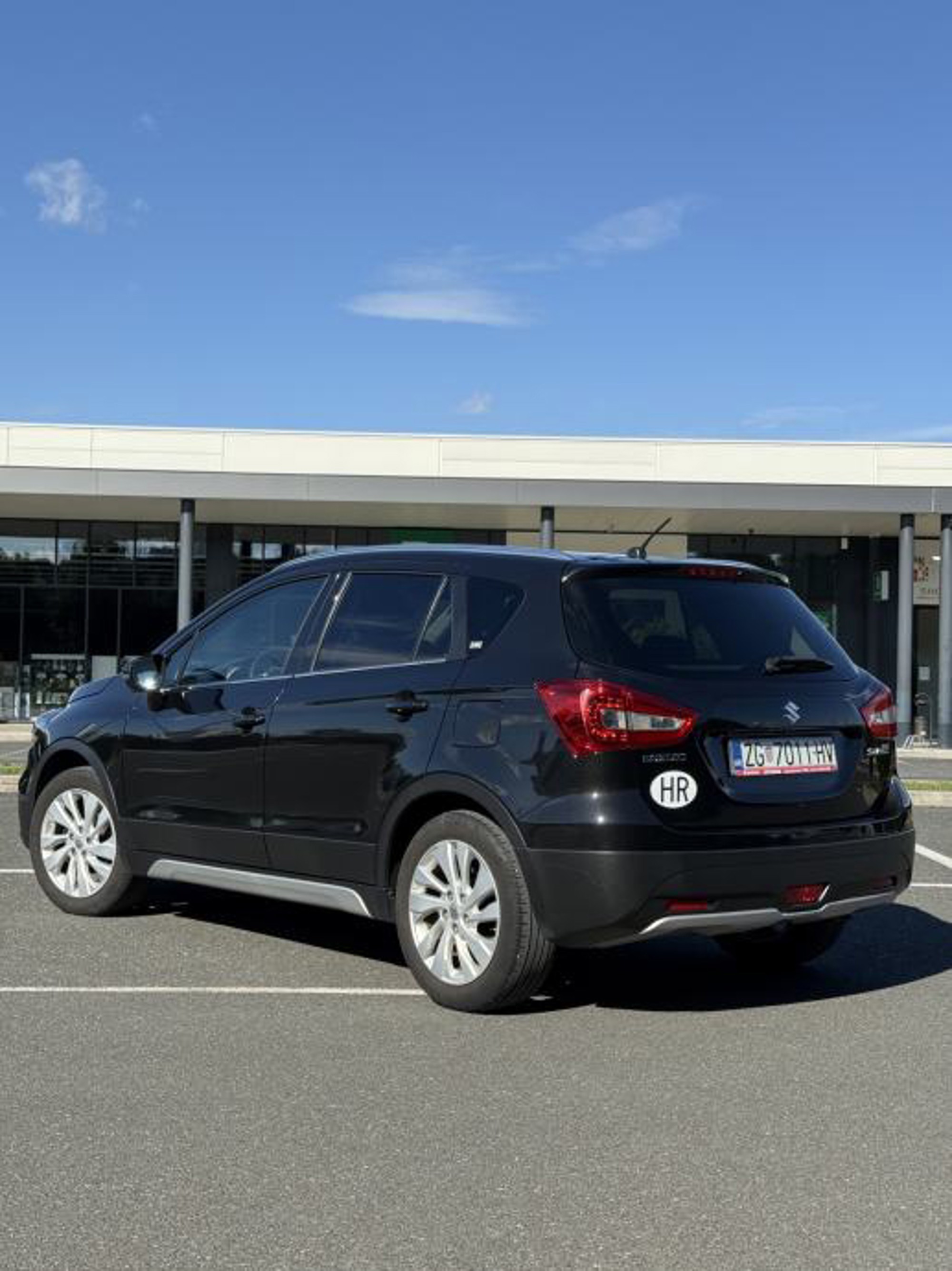 Suzuki SX4 S-Cross Premium GL+ prvi vlasnik, 85.000 km, 140 KS, pogled izvana - slika 3