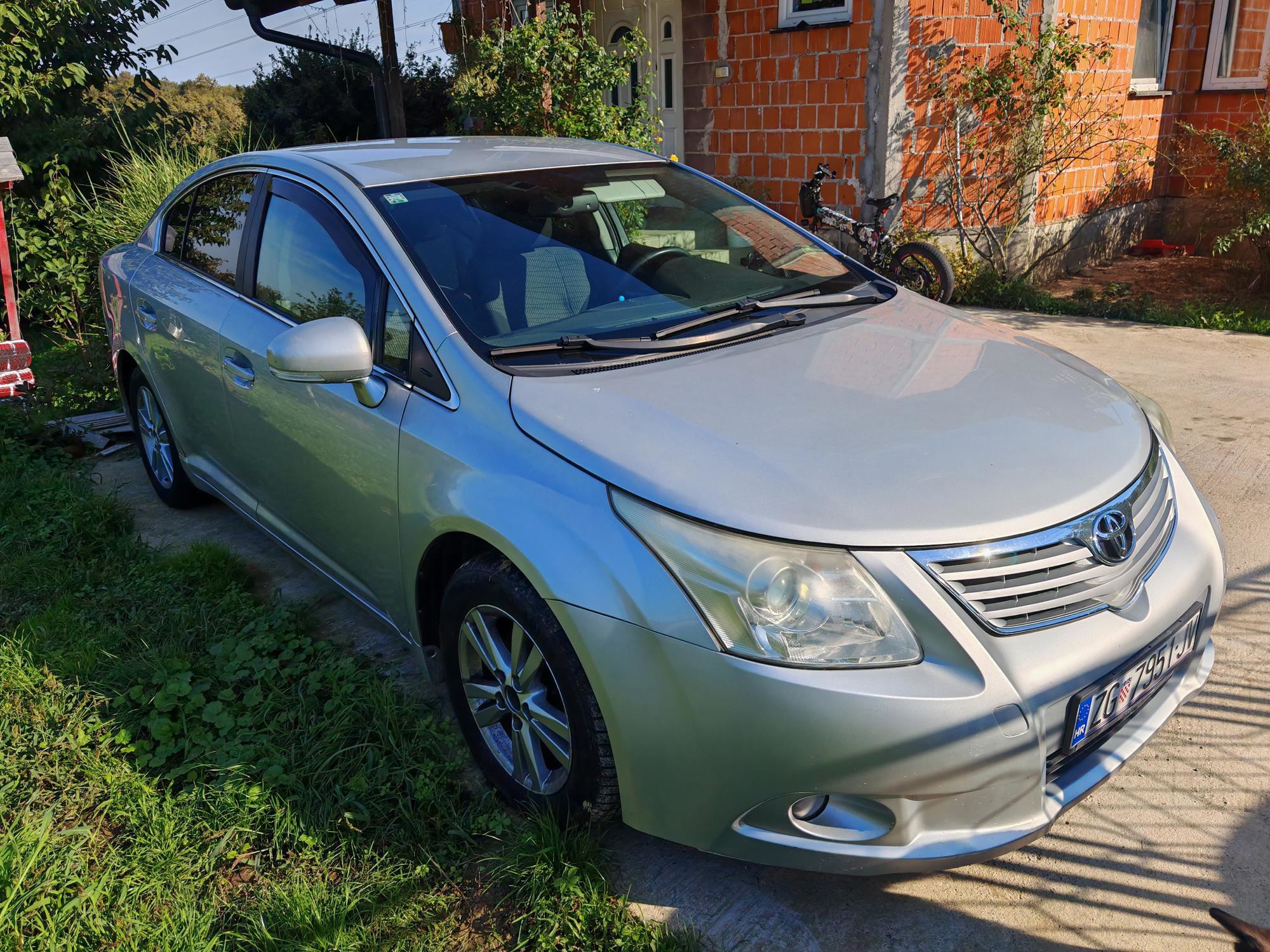 Toyota Avensis 2.0 D-4D 2012. god, dvozonska klima, tempomat, fotografija 3